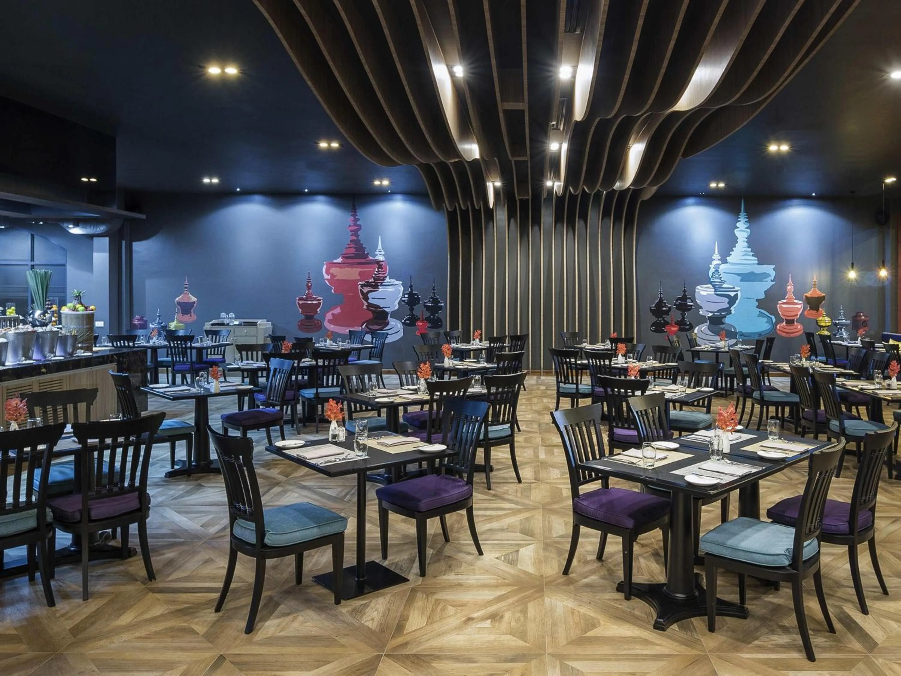 Restaurant/places to eat in Mercure Yangon Kaba Aye