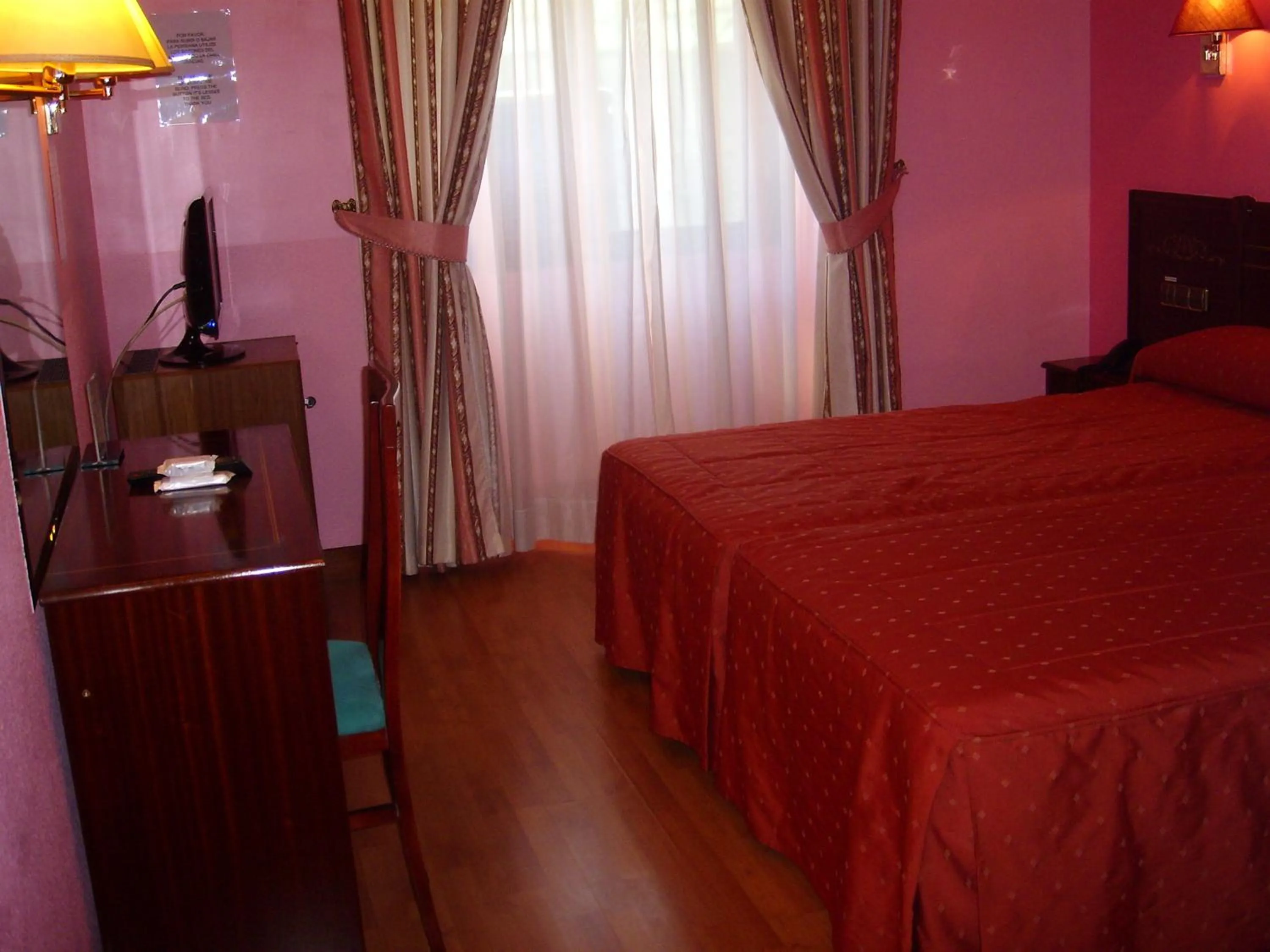Photo of the whole room, Bed in Hostal Centro Sol Madrid