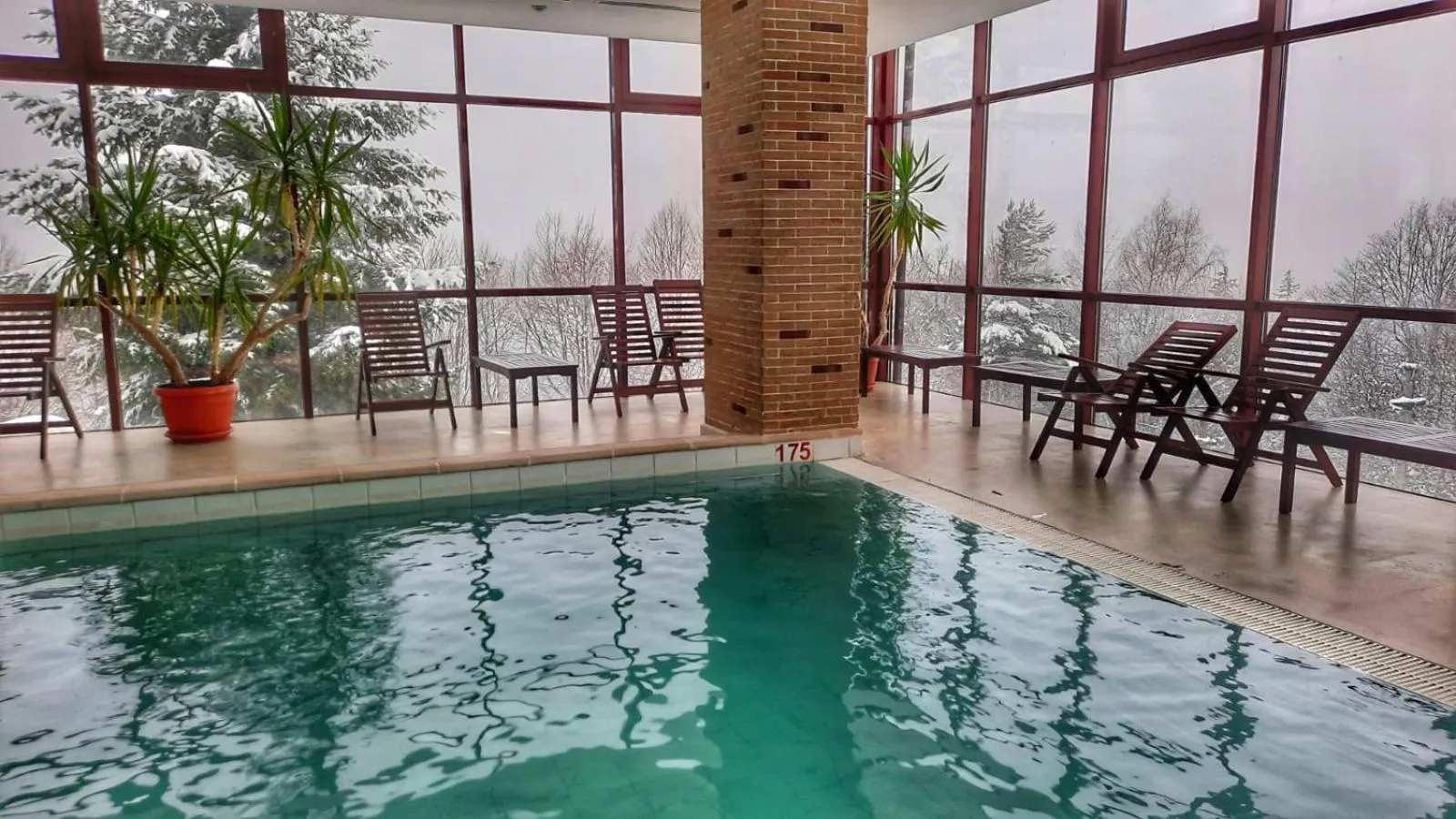 Swimming pool in Hotel Valea cu Pesti