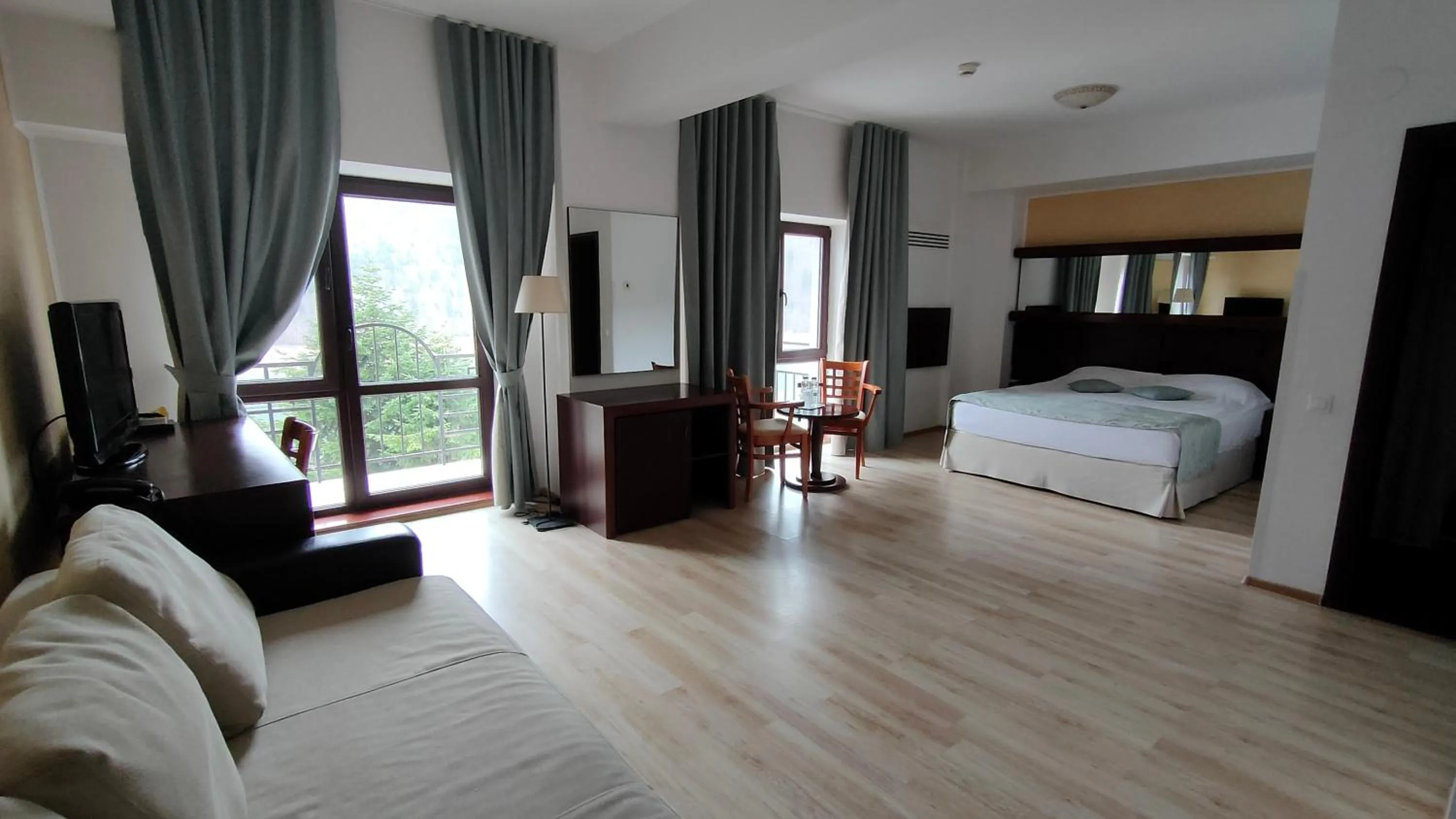 Bed in Hotel Valea cu Pesti