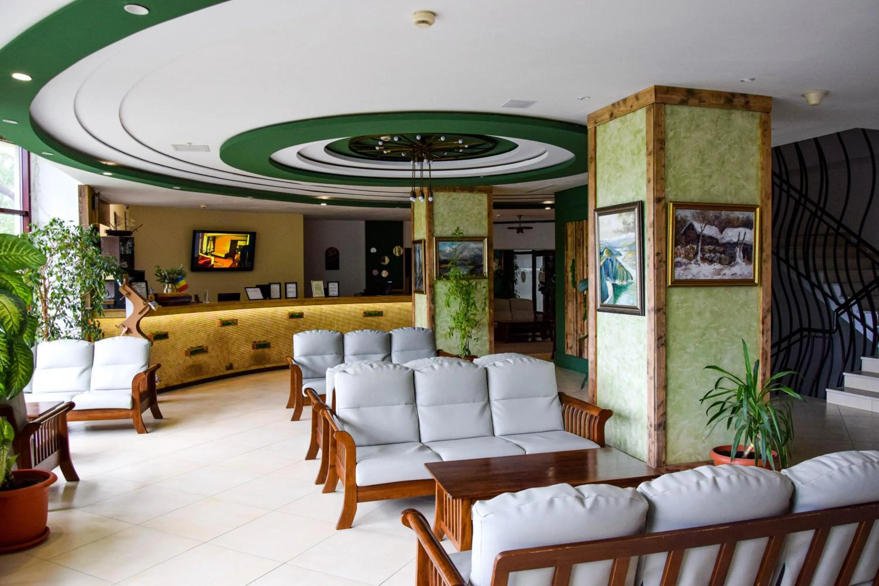 Lobby or reception in Hotel Valea cu Pesti