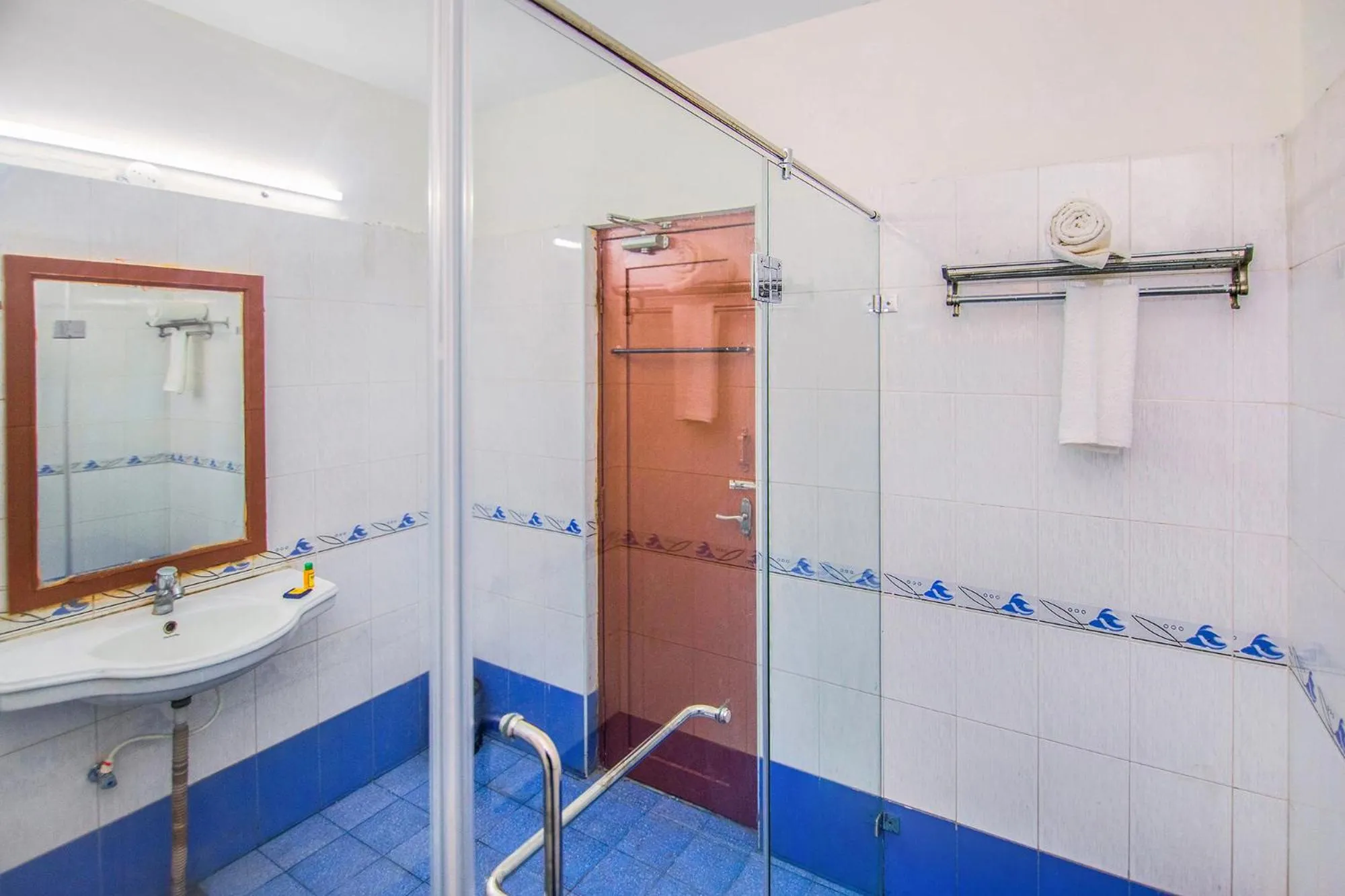 Toilet in FabExpress Picnic Plaza Mylapore