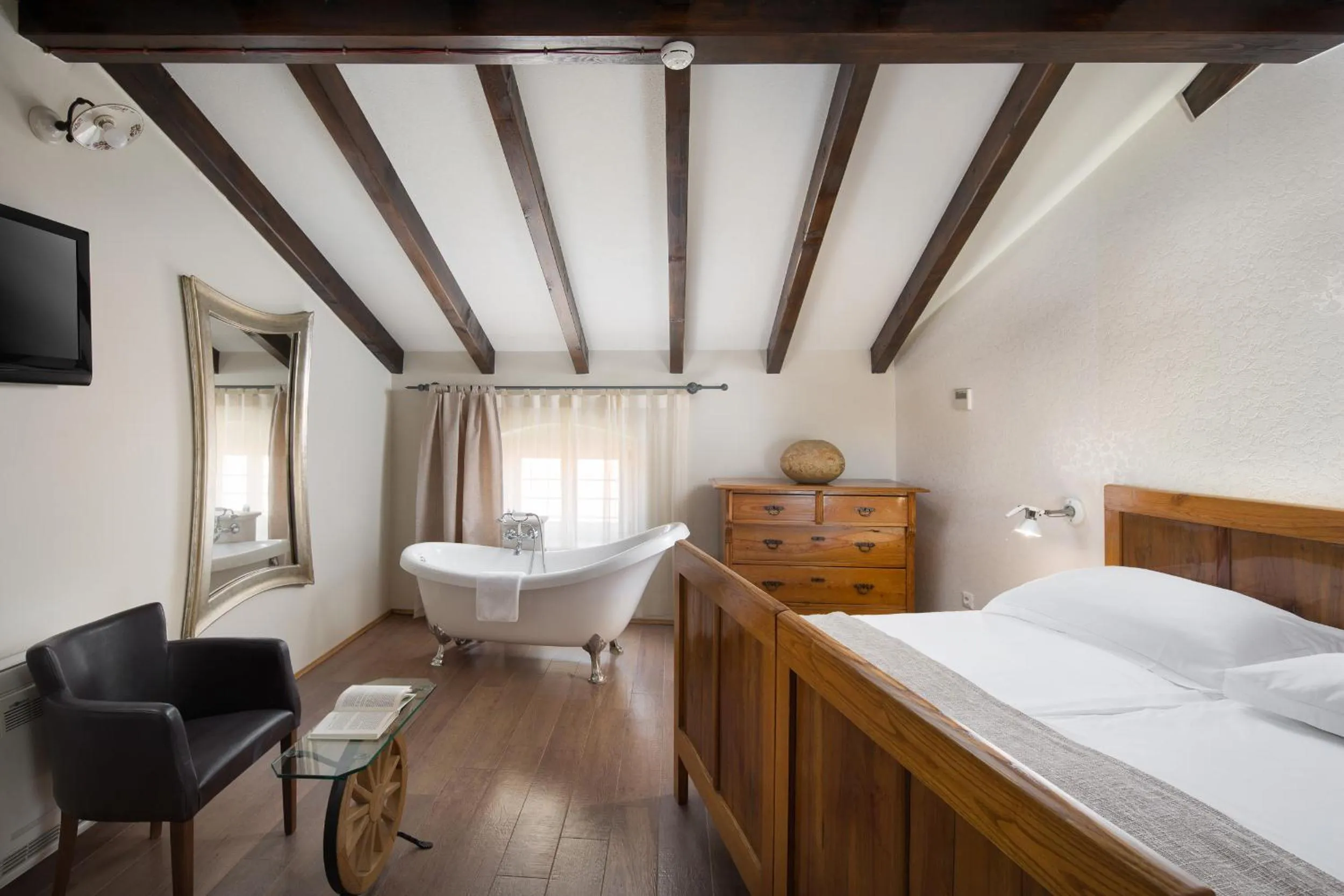 Bathroom, Bed in Hotel La Grisa