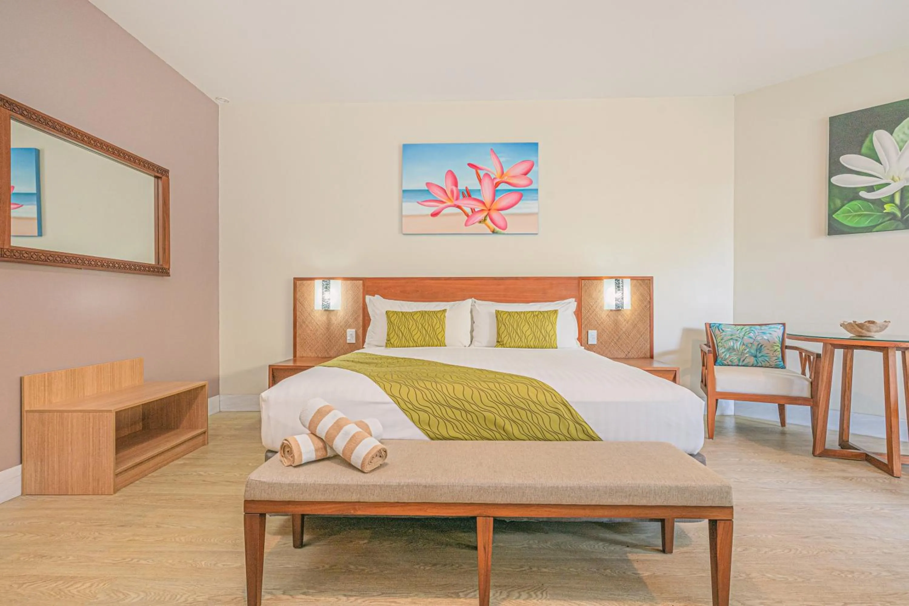 Bed in Moana Sands Lagoon Resort - Adults Only