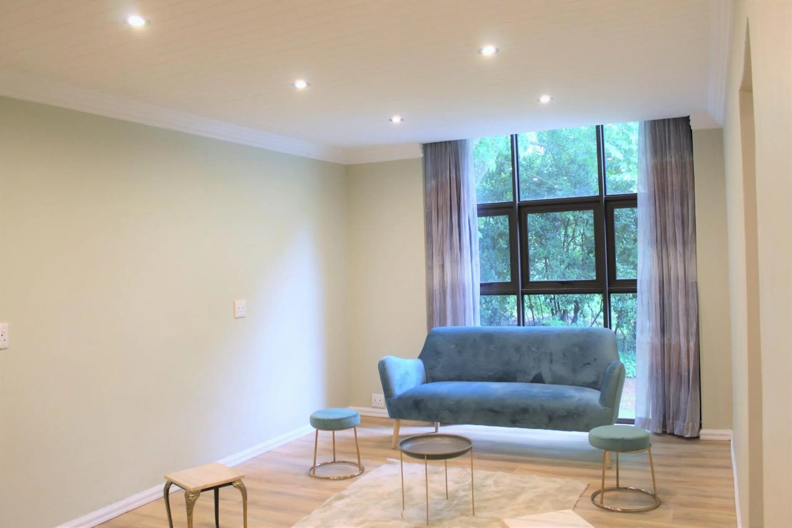 Seating area in Mount Shekinah Country Hotel