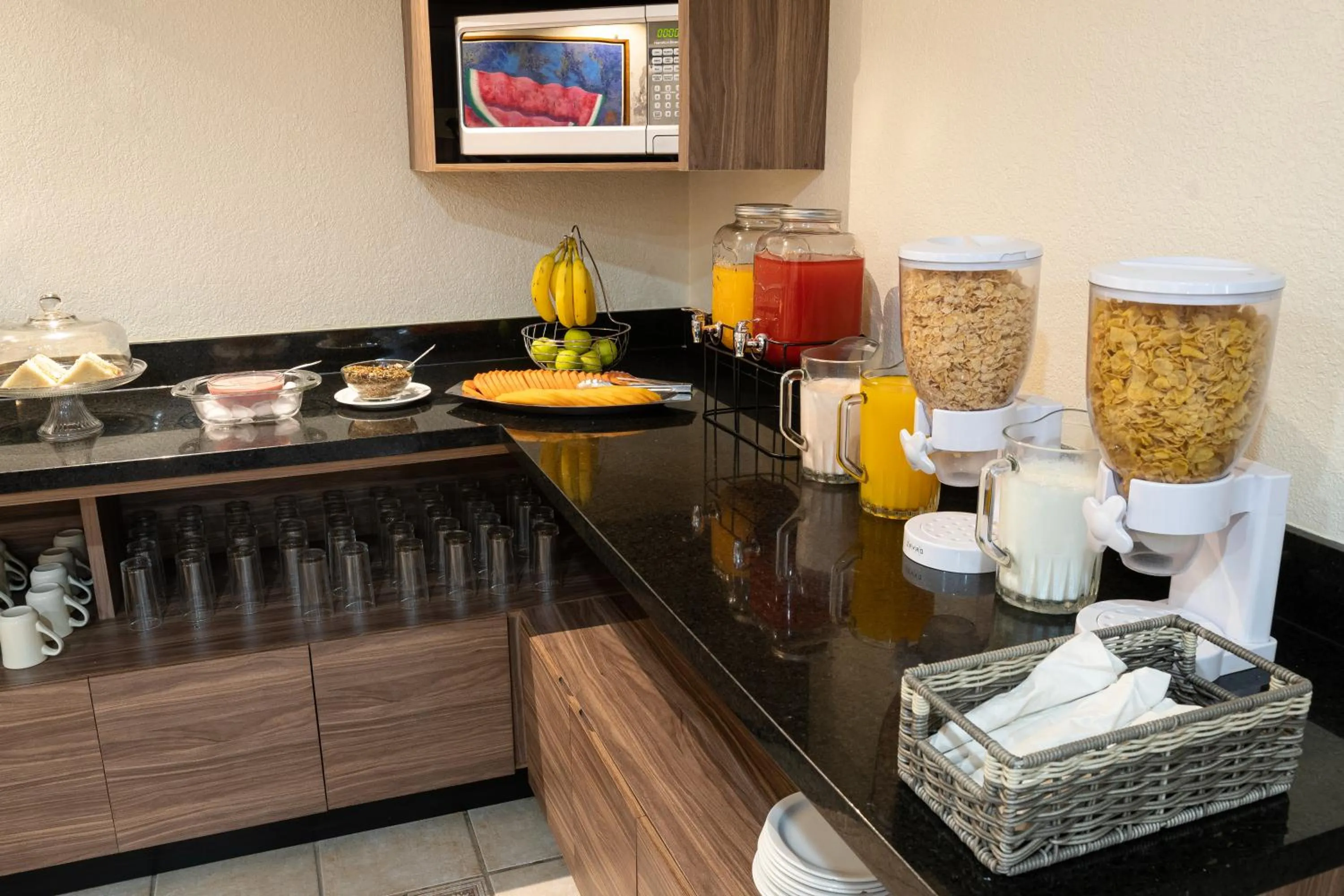 Food and drinks in Hotel Quinta San Carlos Inn