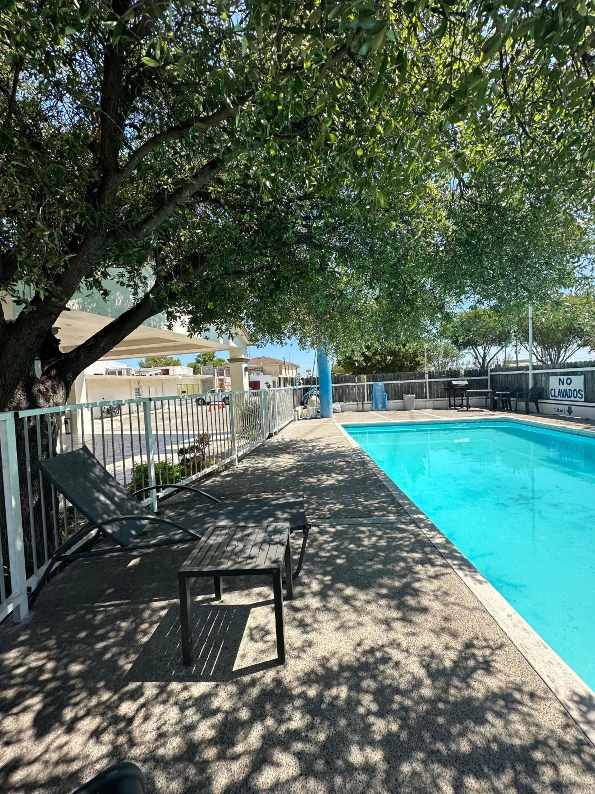 Swimming pool in Hotel Quinta San Carlos Inn