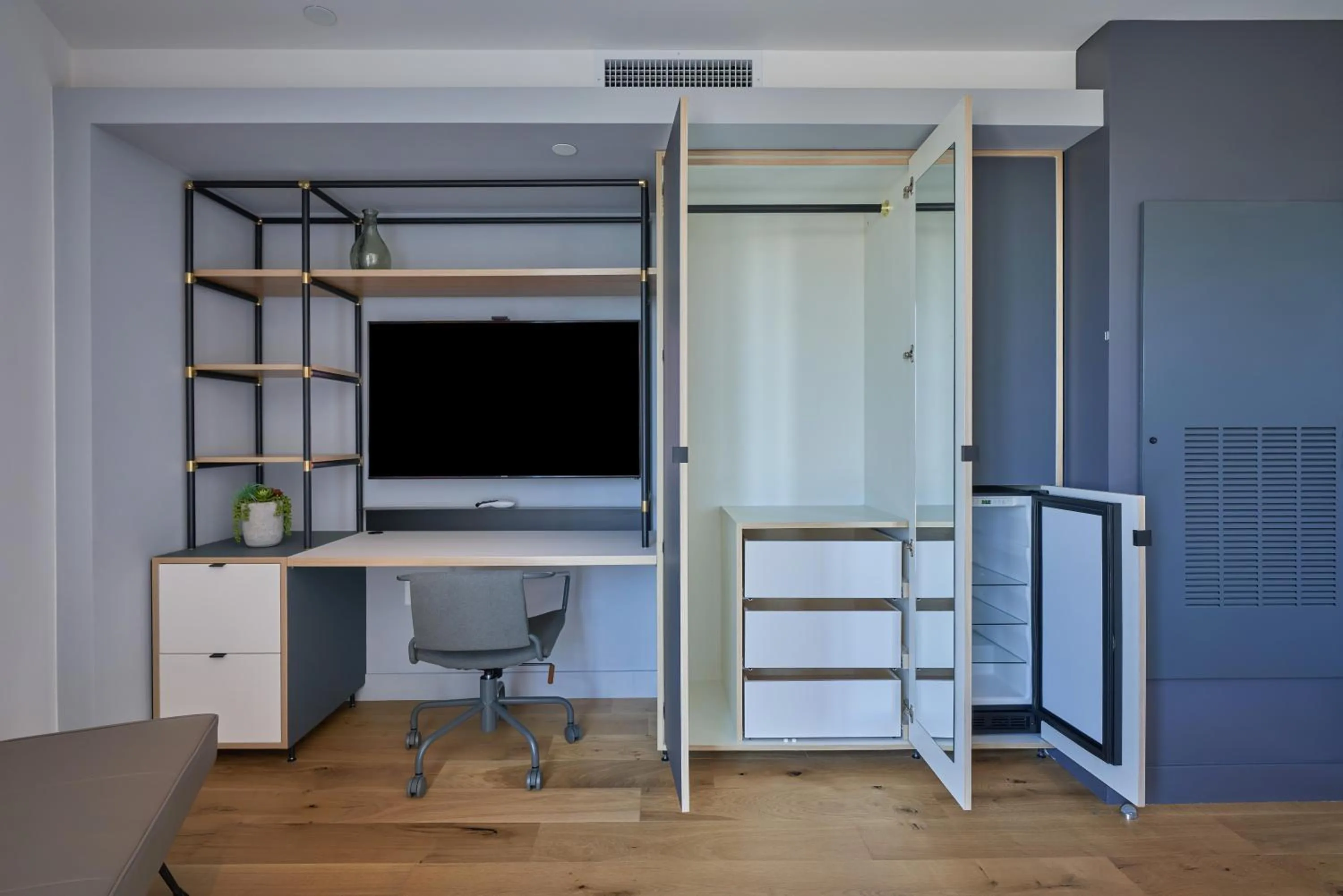 Photo of the whole room in Mayumi