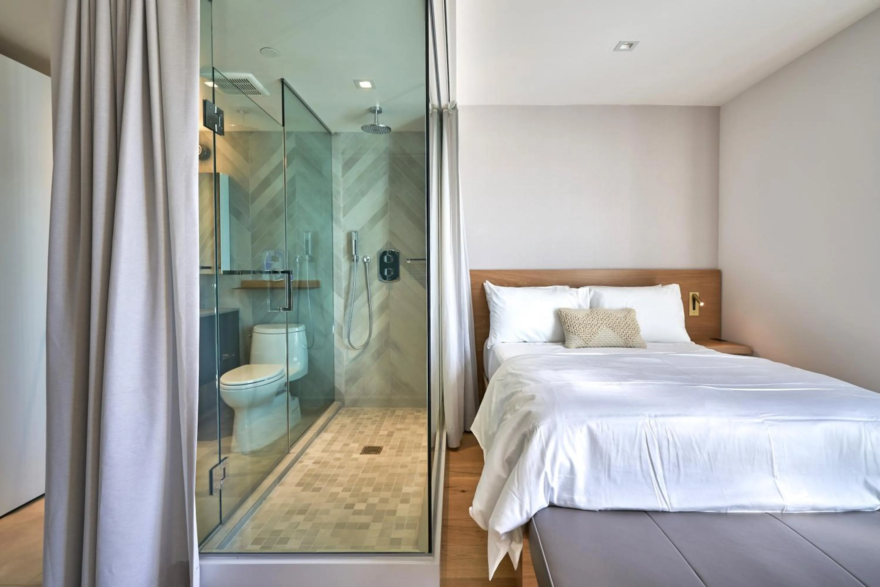 Shower, Bed in Mayumi