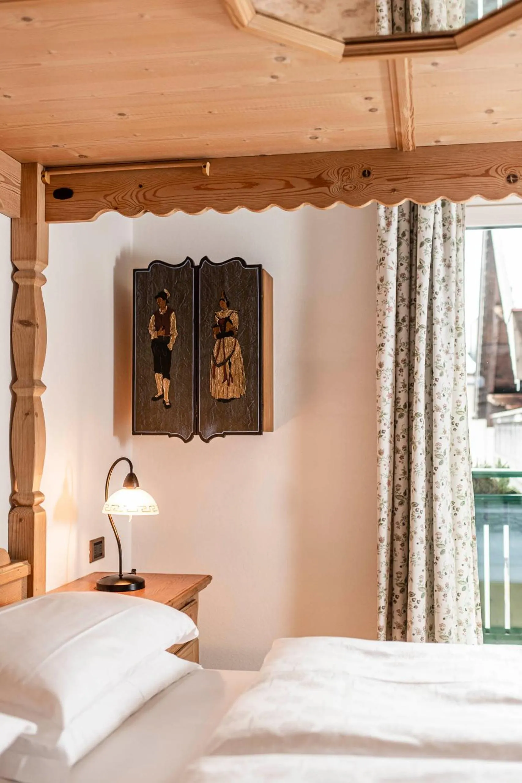 Decorative detail, Bed in Hotel Cavallino D'Oro Bed&Breakfast