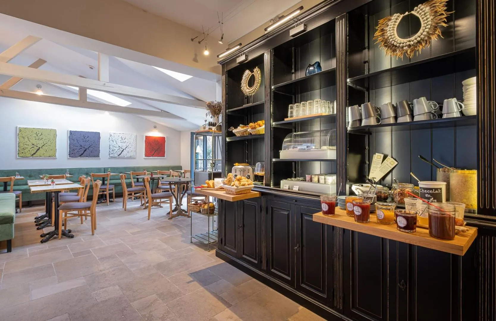 Food and drinks in Hôtel de Biencourt