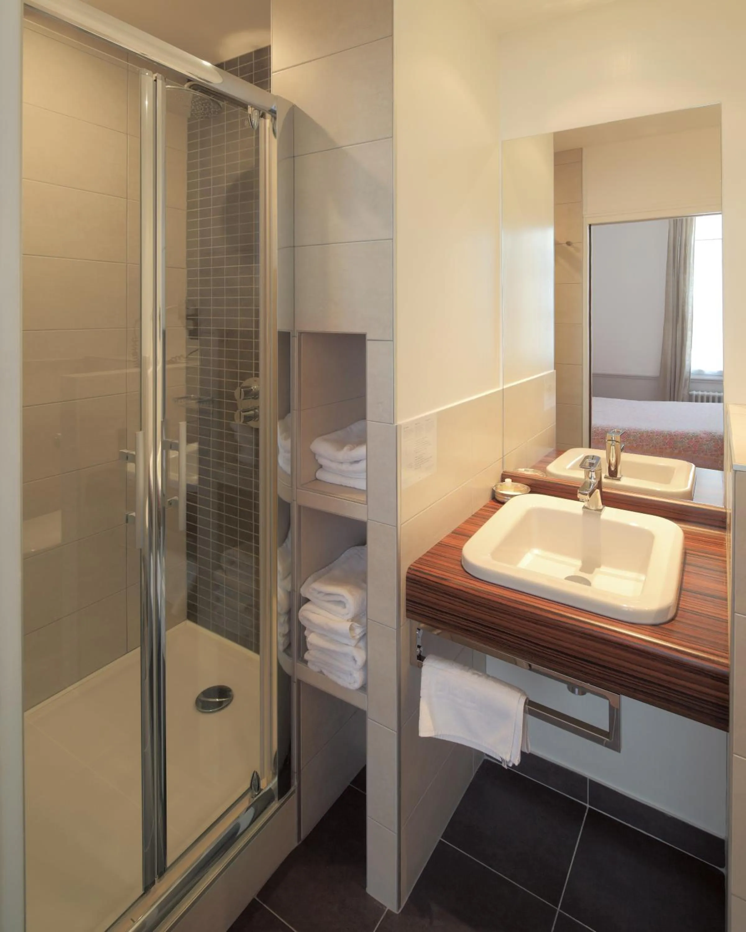Bathroom in Hôtel de Biencourt