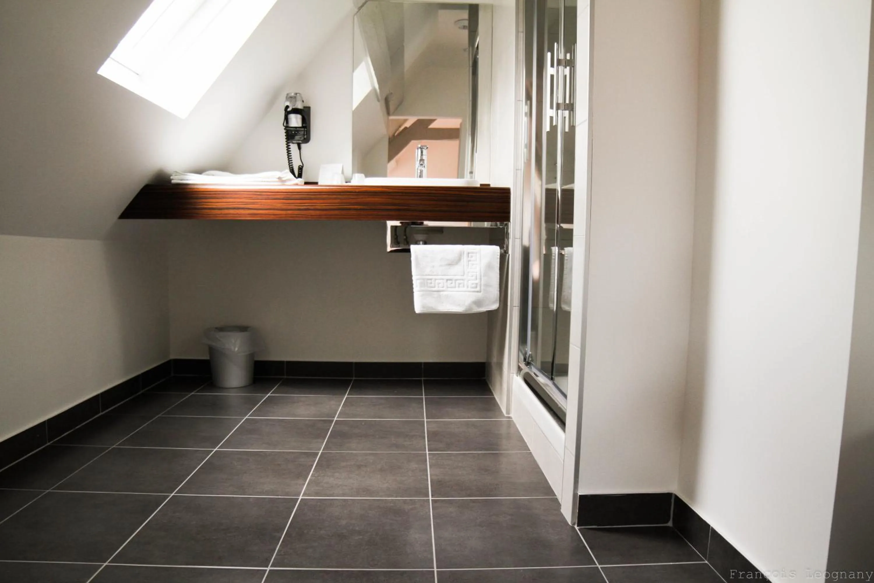 Bathroom in Hôtel de Biencourt