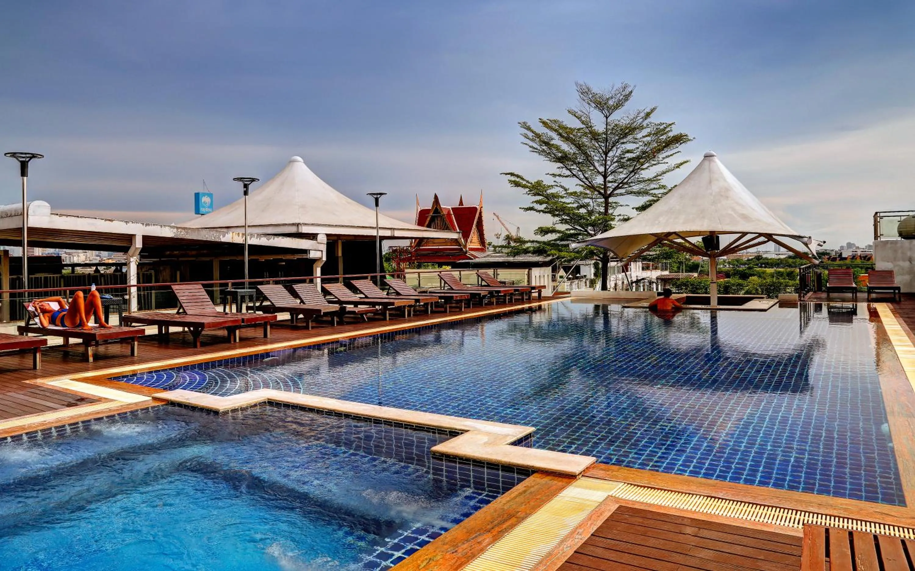 Swimming pool in Dang Derm Khaosan