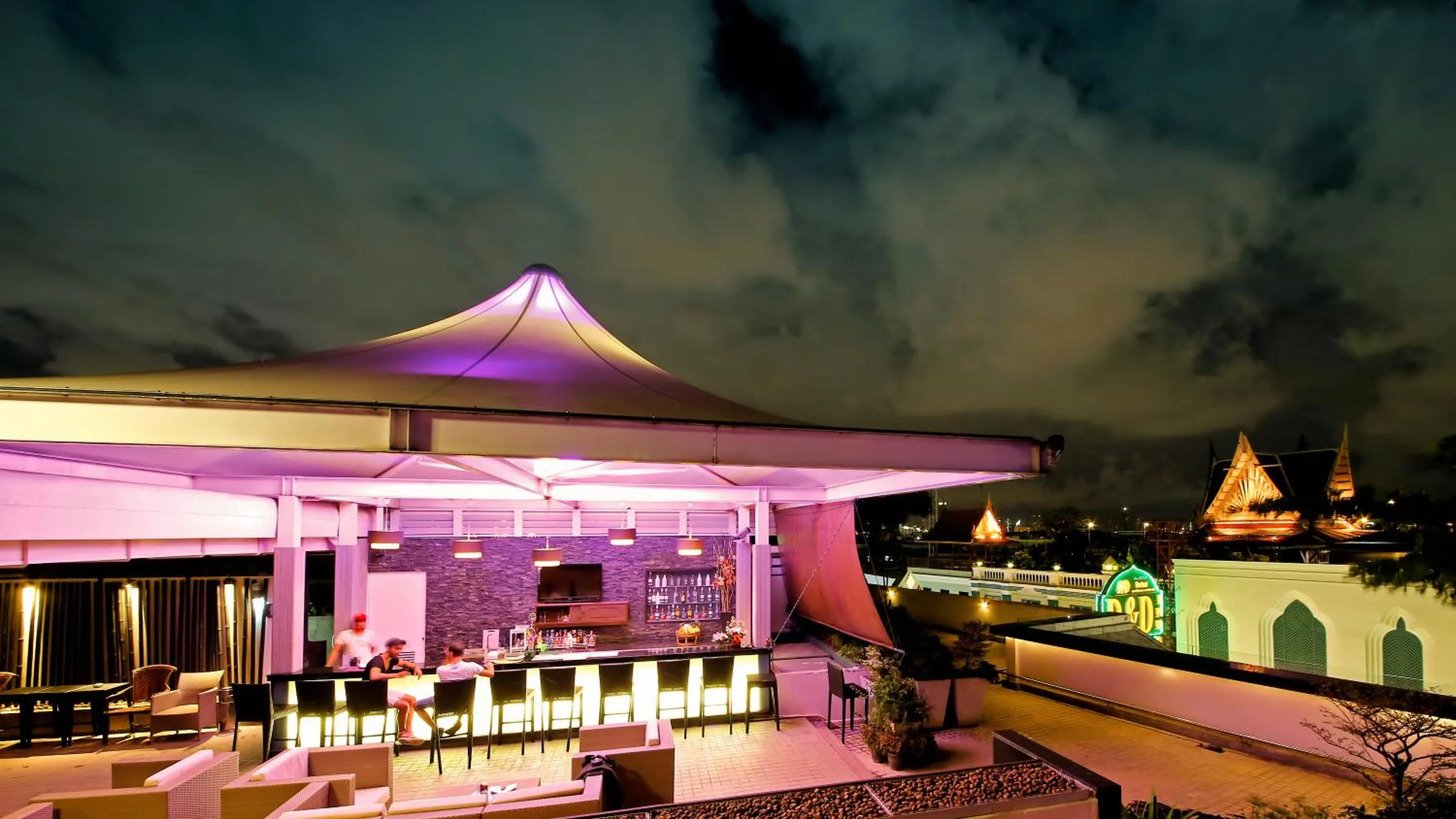 Swimming pool in Dang Derm Khaosan