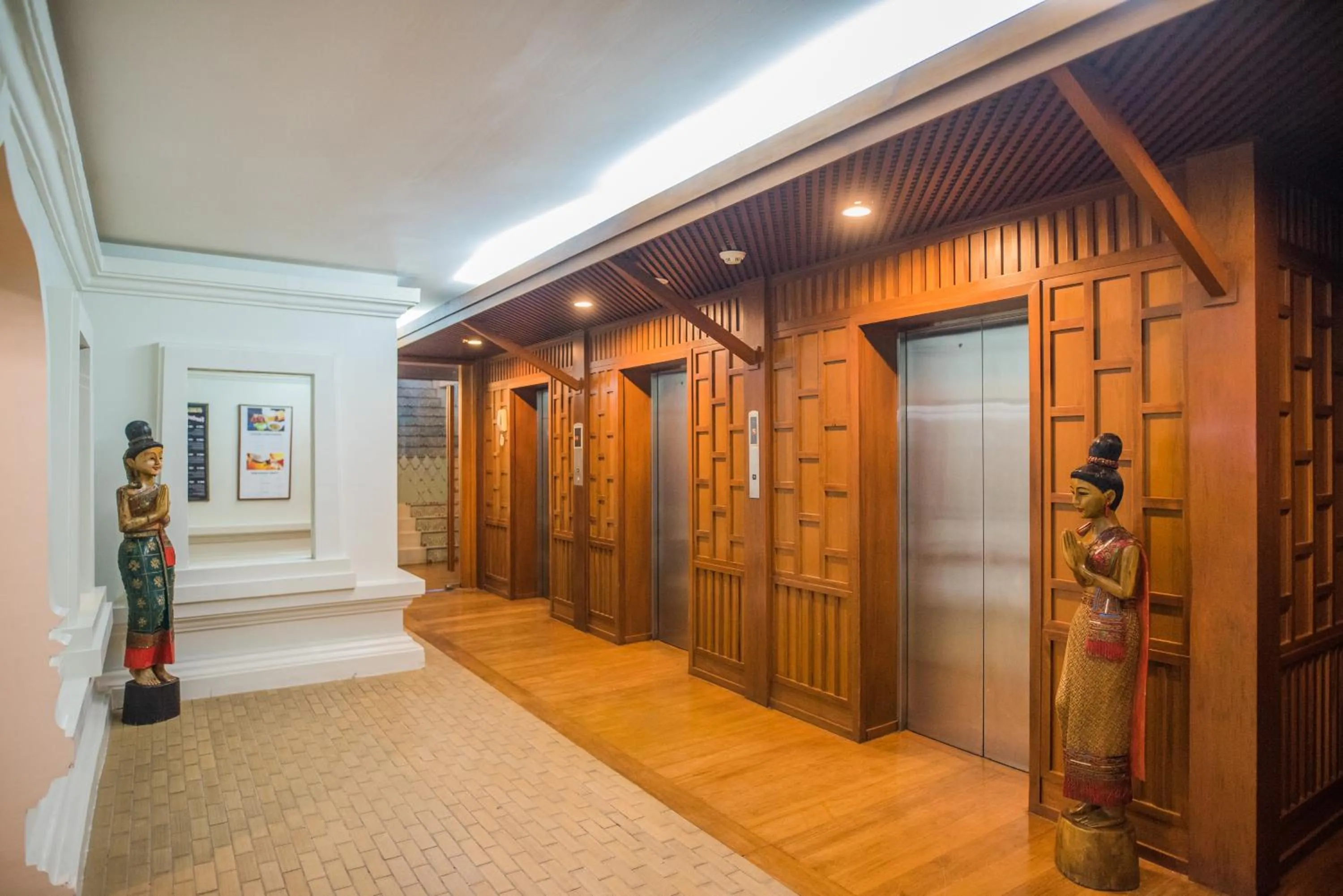 elevator in Dang Derm Khaosan