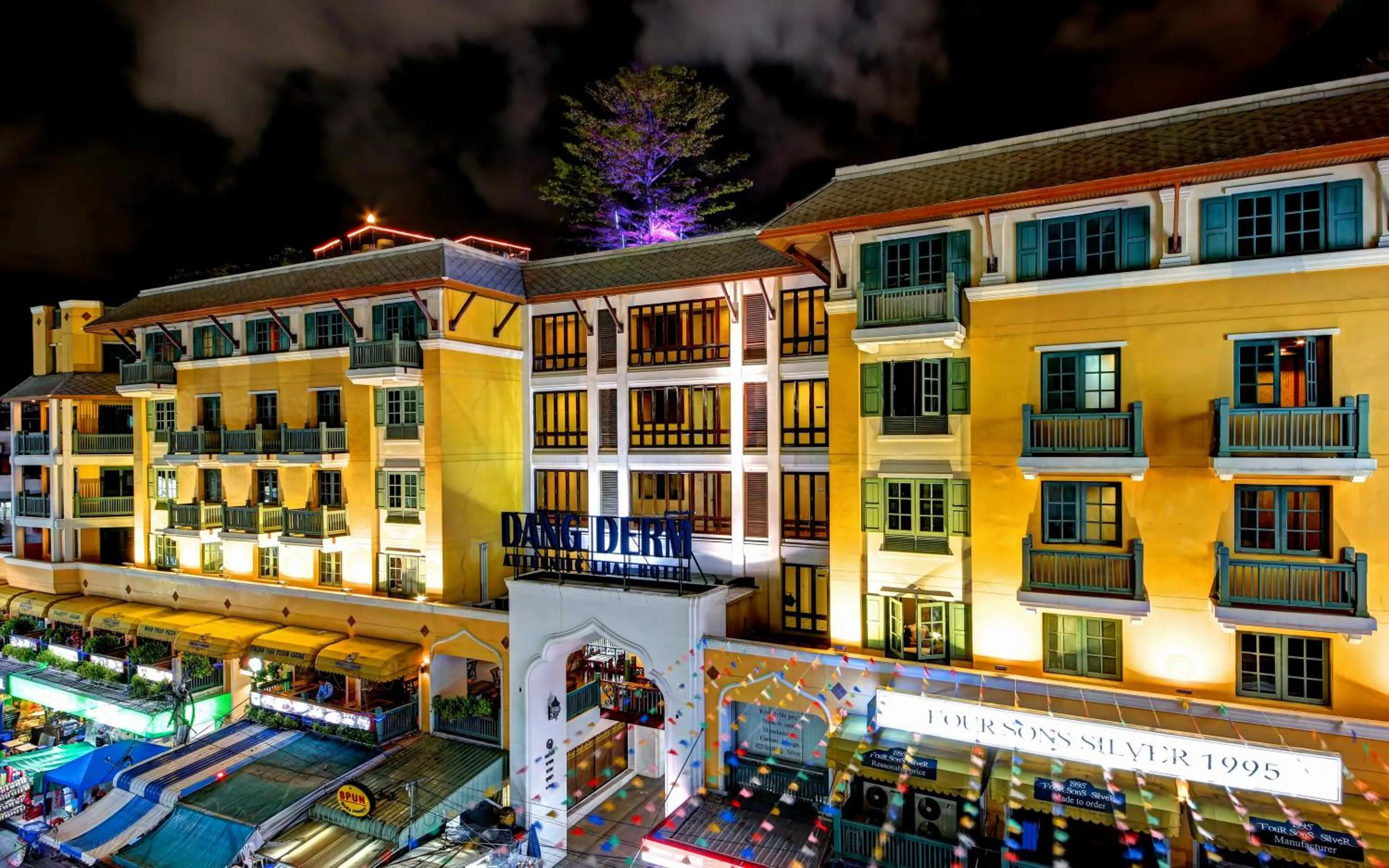 Property building in Dang Derm Khaosan