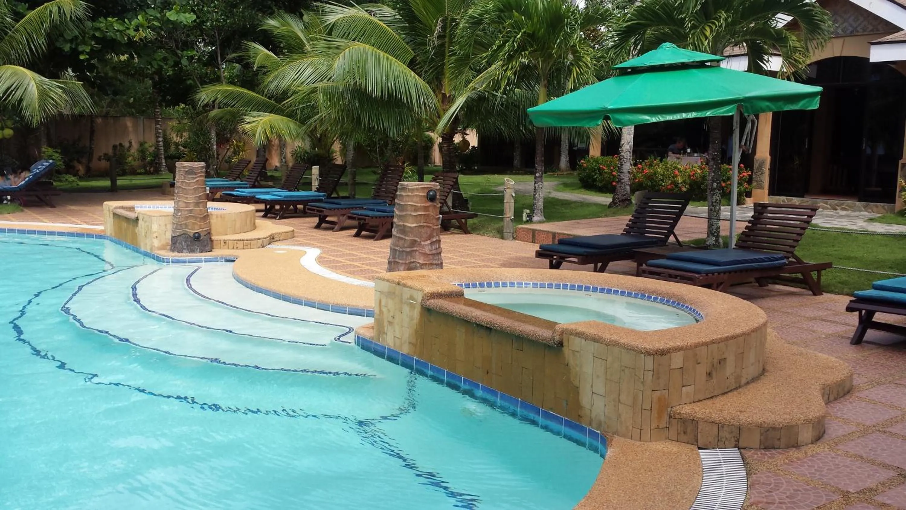 Swimming pool in Anda White Beach Resort