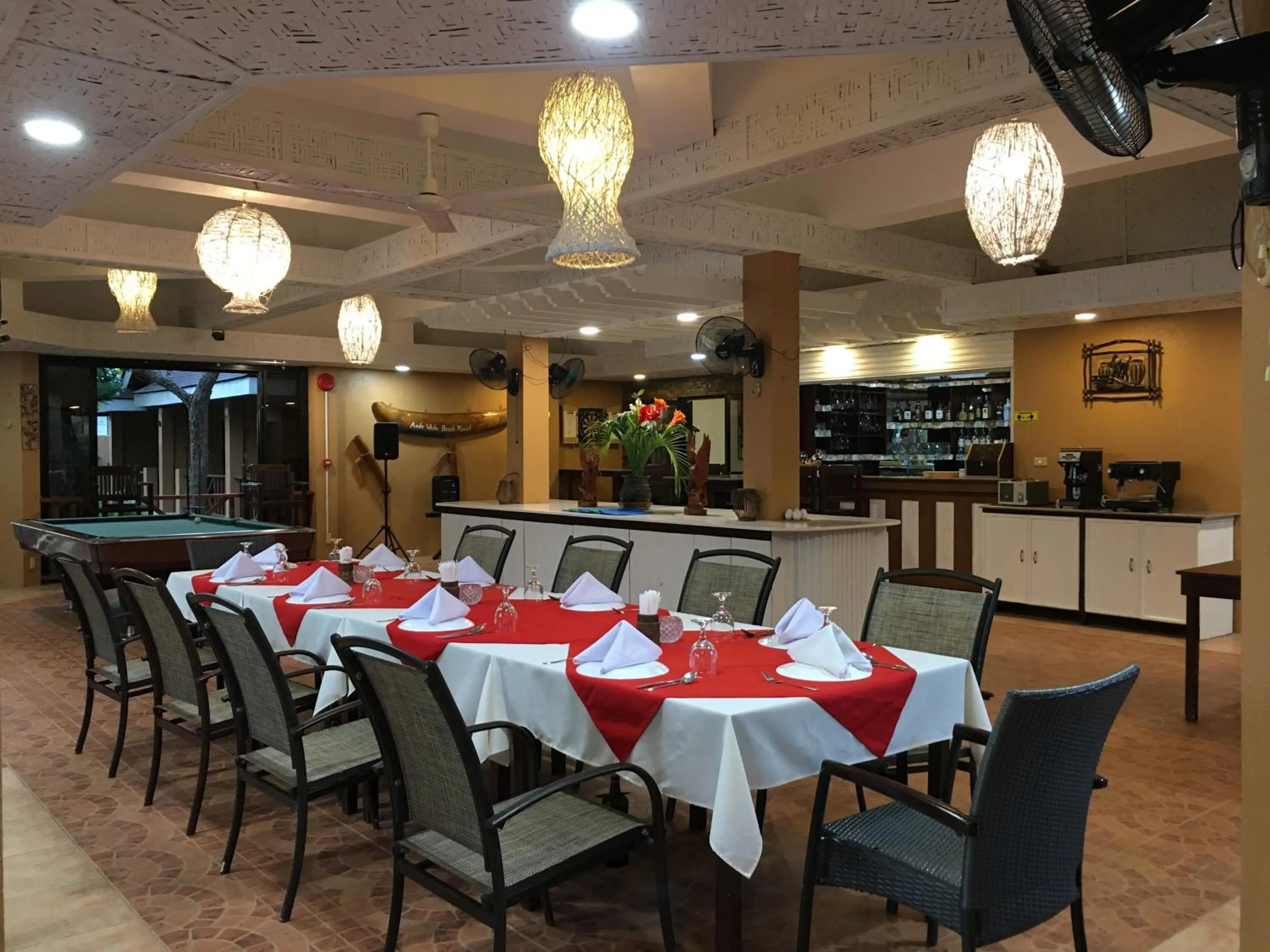 Restaurant/places to eat in Anda White Beach Resort