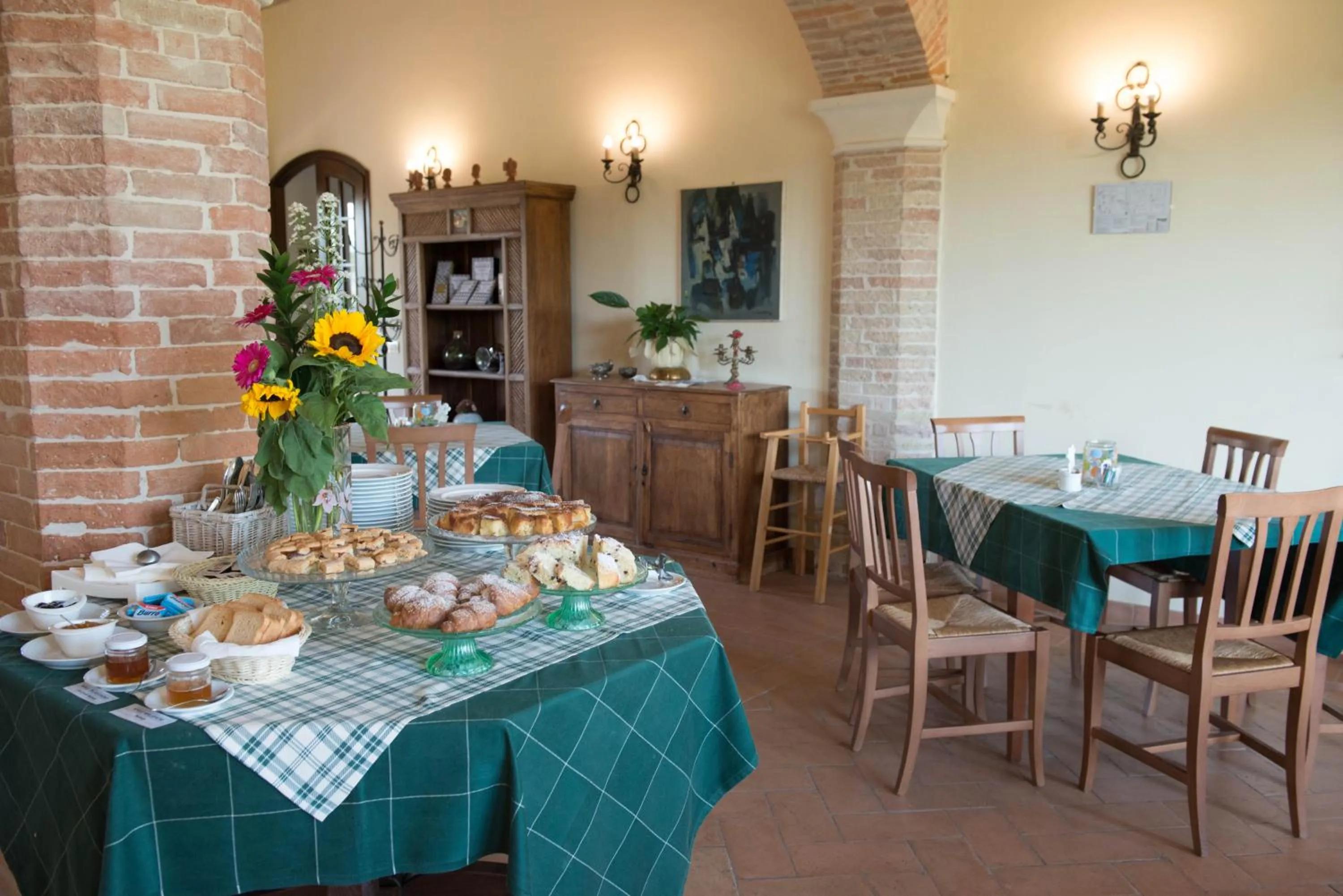 Italian breakfast in Parco Ducale Country House