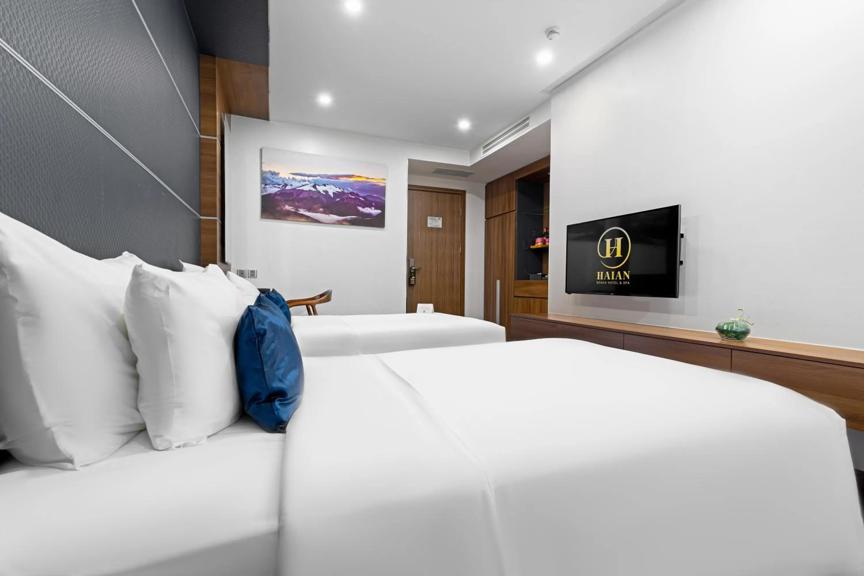 Bed in HAIAN Beach Hotel & Spa