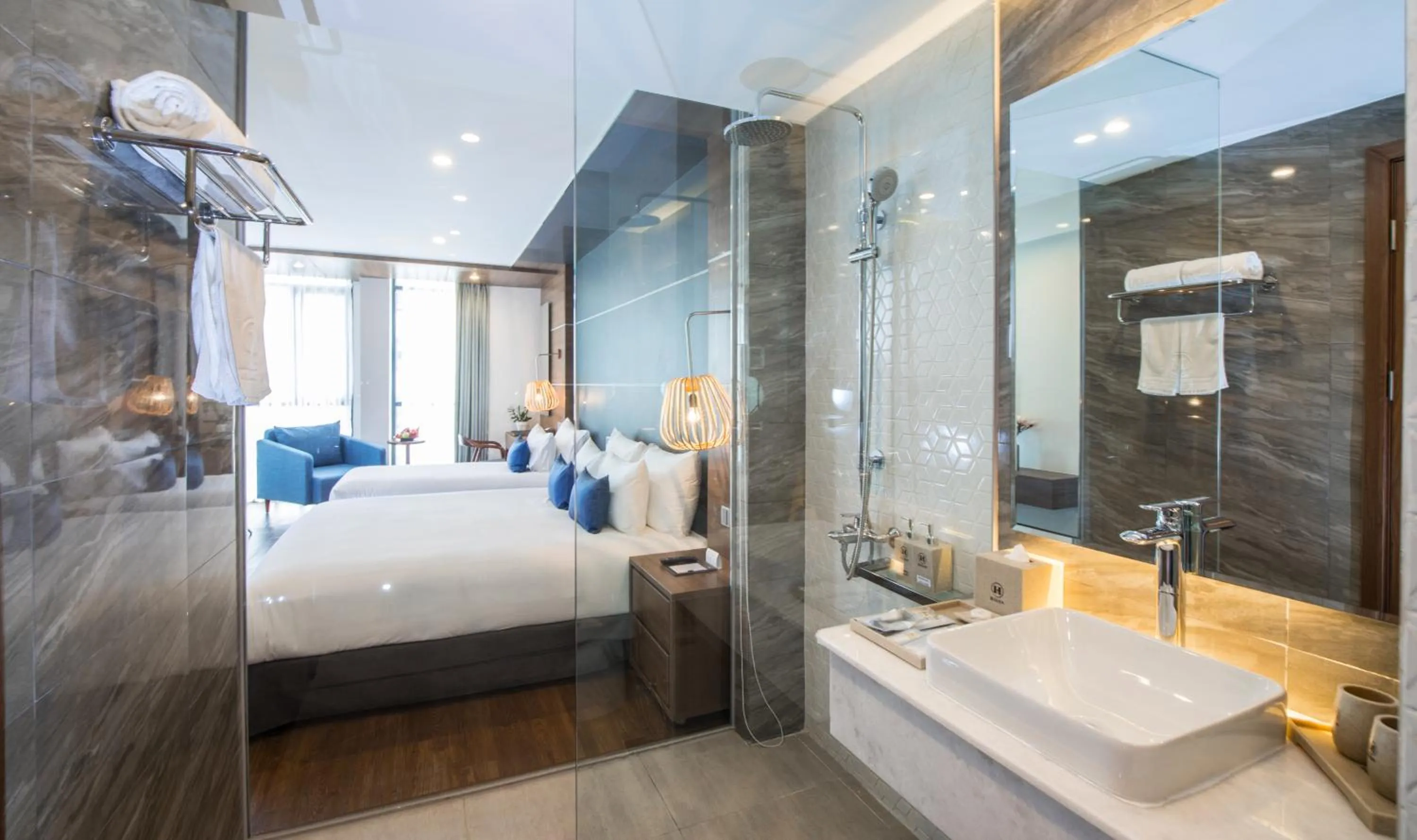 Bathroom, Bed in HAIAN Beach Hotel & Spa
