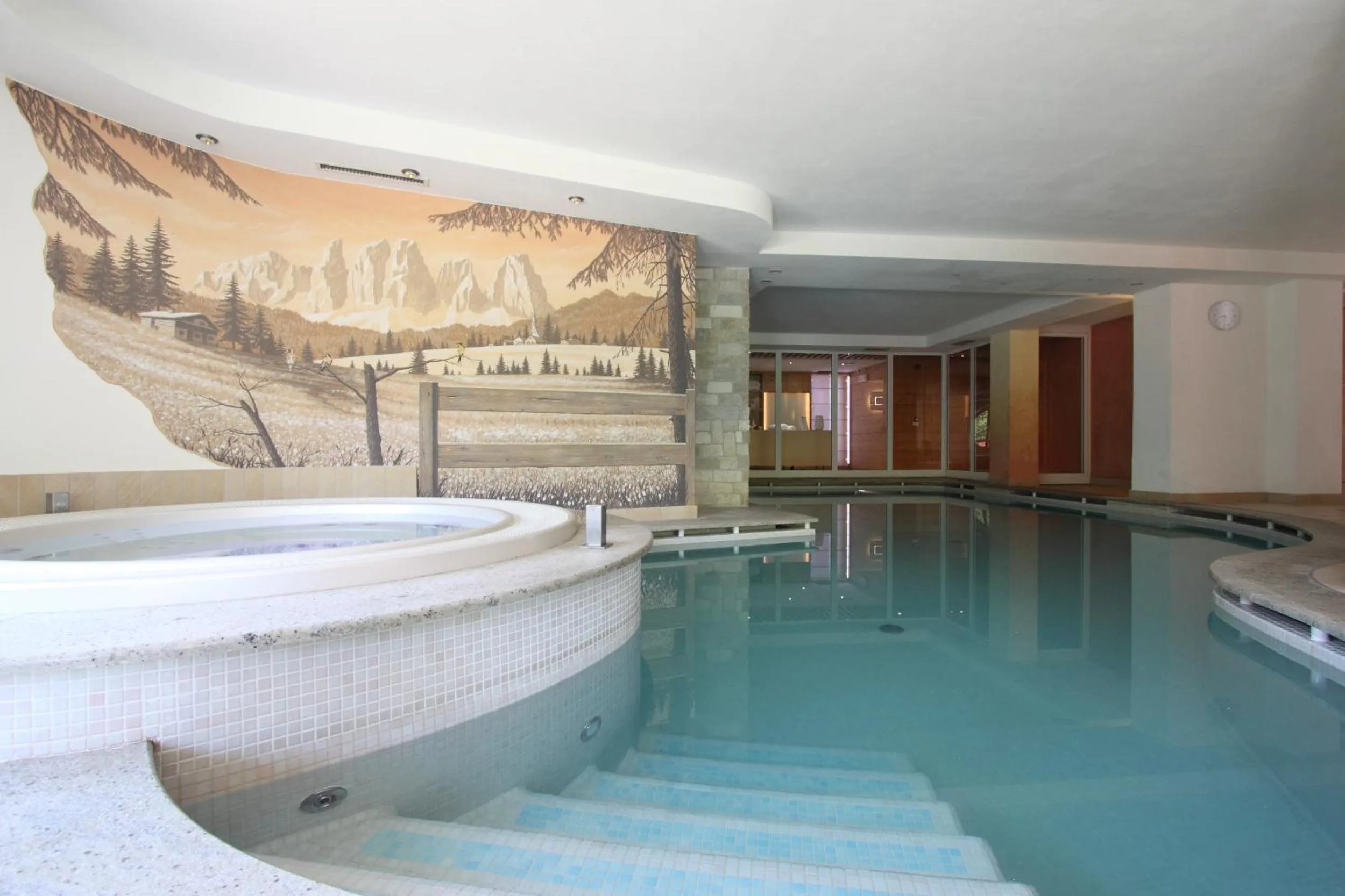 Hot Tub in Hotel Fanes Suite & Spa