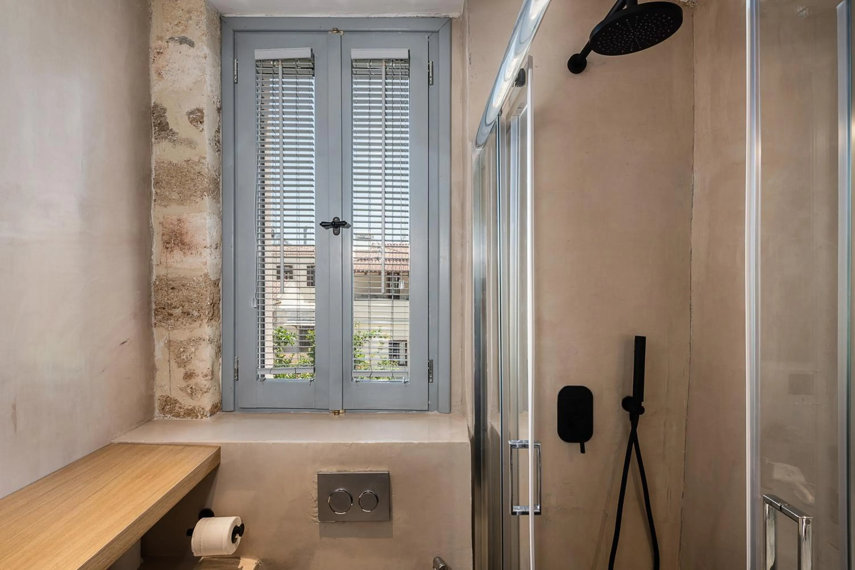 Shower in Aoria Estate Old Port