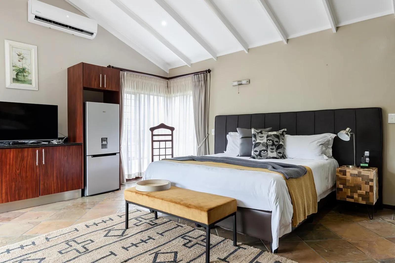 Bed in Matumi Golf Lodge