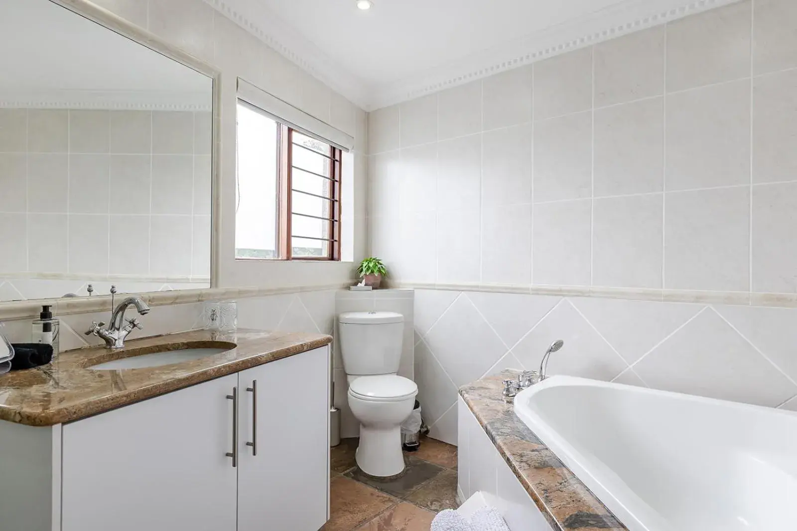 Suite - single occupancy in Matumi Golf Lodge Suite - single occupancy in Matumi Golf Lodge