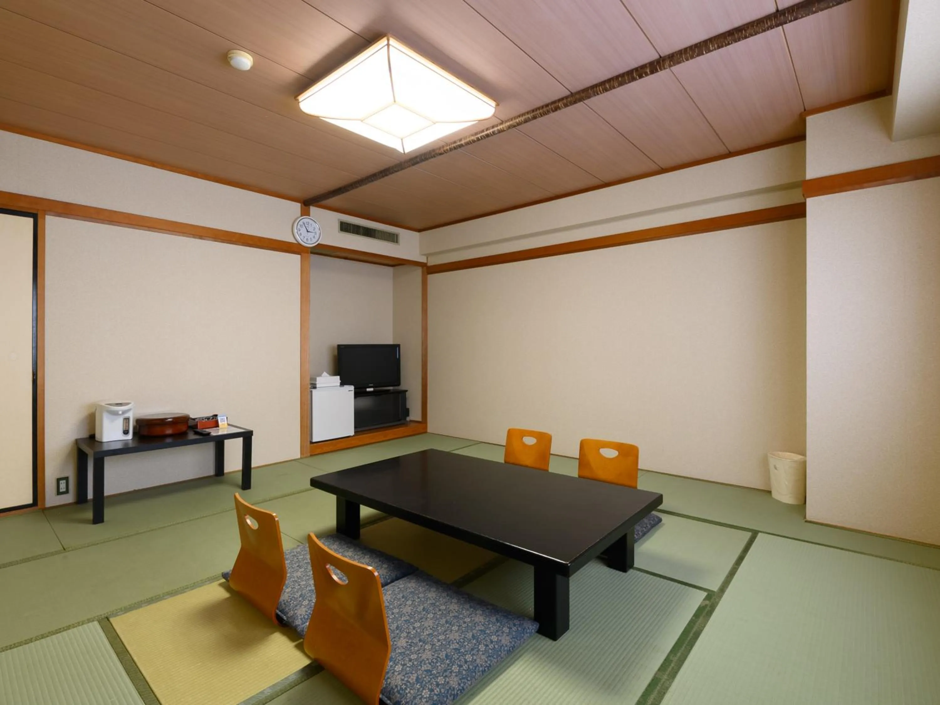 Photo of the whole room in Sabae City Hotel