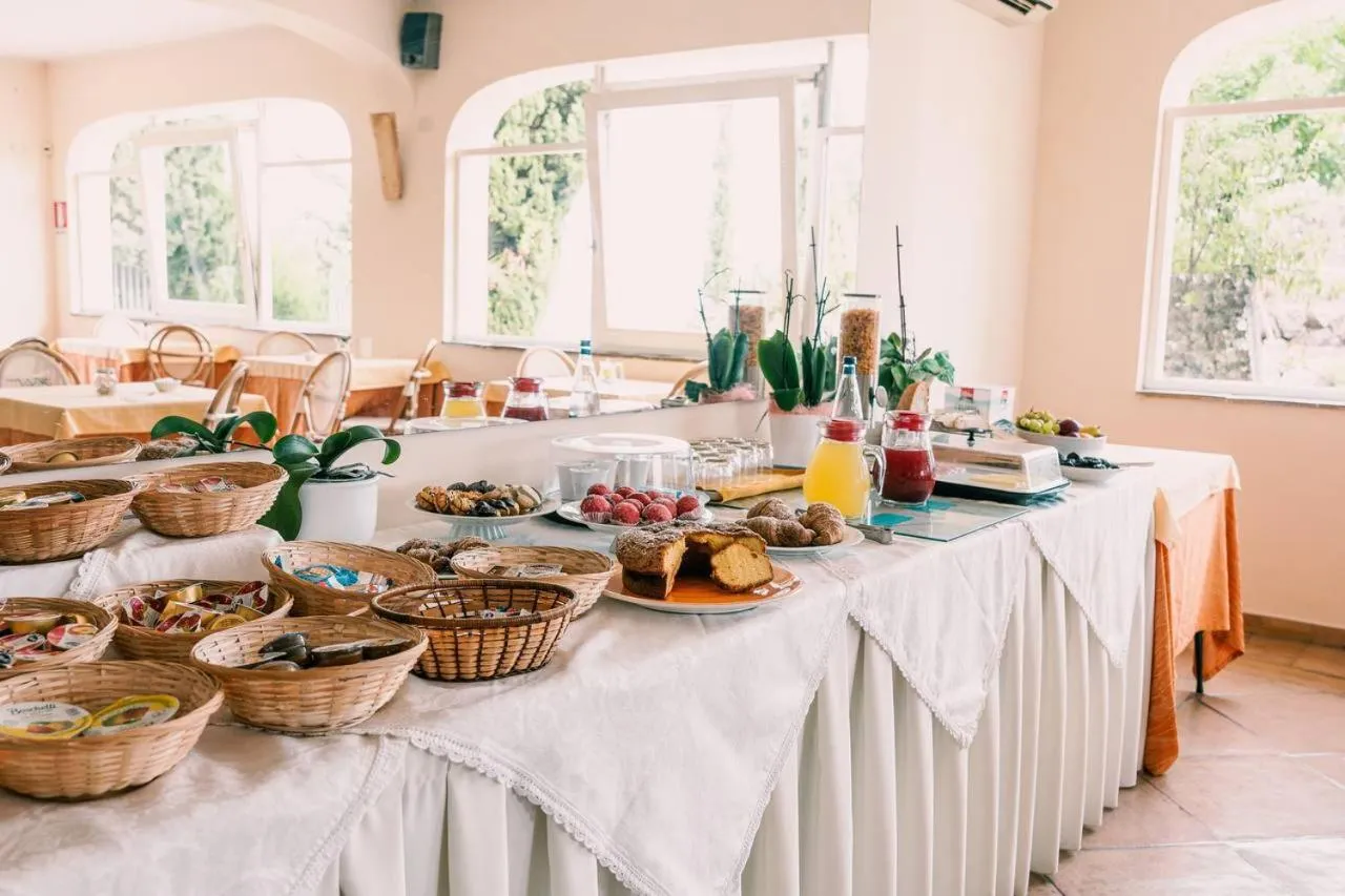 Food and drinks in Hotel Belvedere