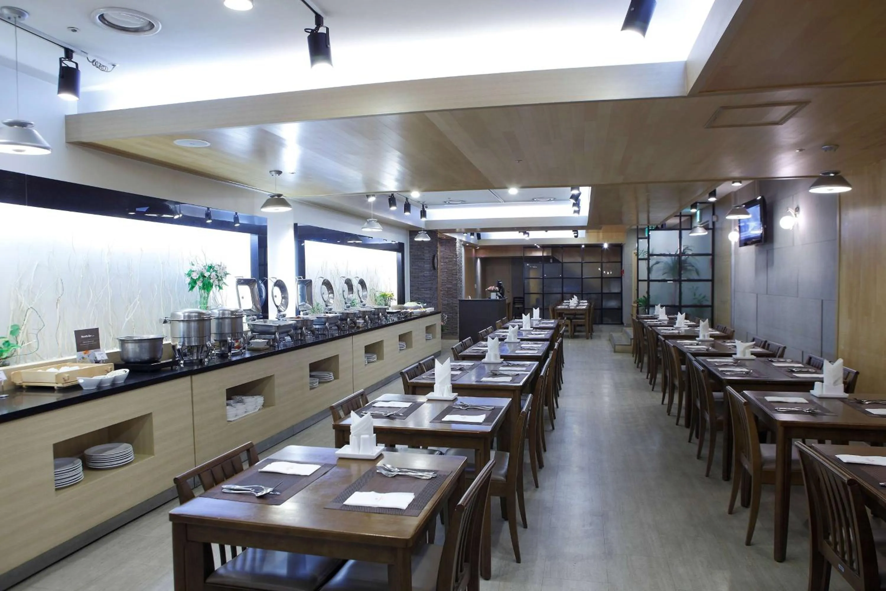 Restaurant/places to eat in Ramada by Wyndham Dongtan