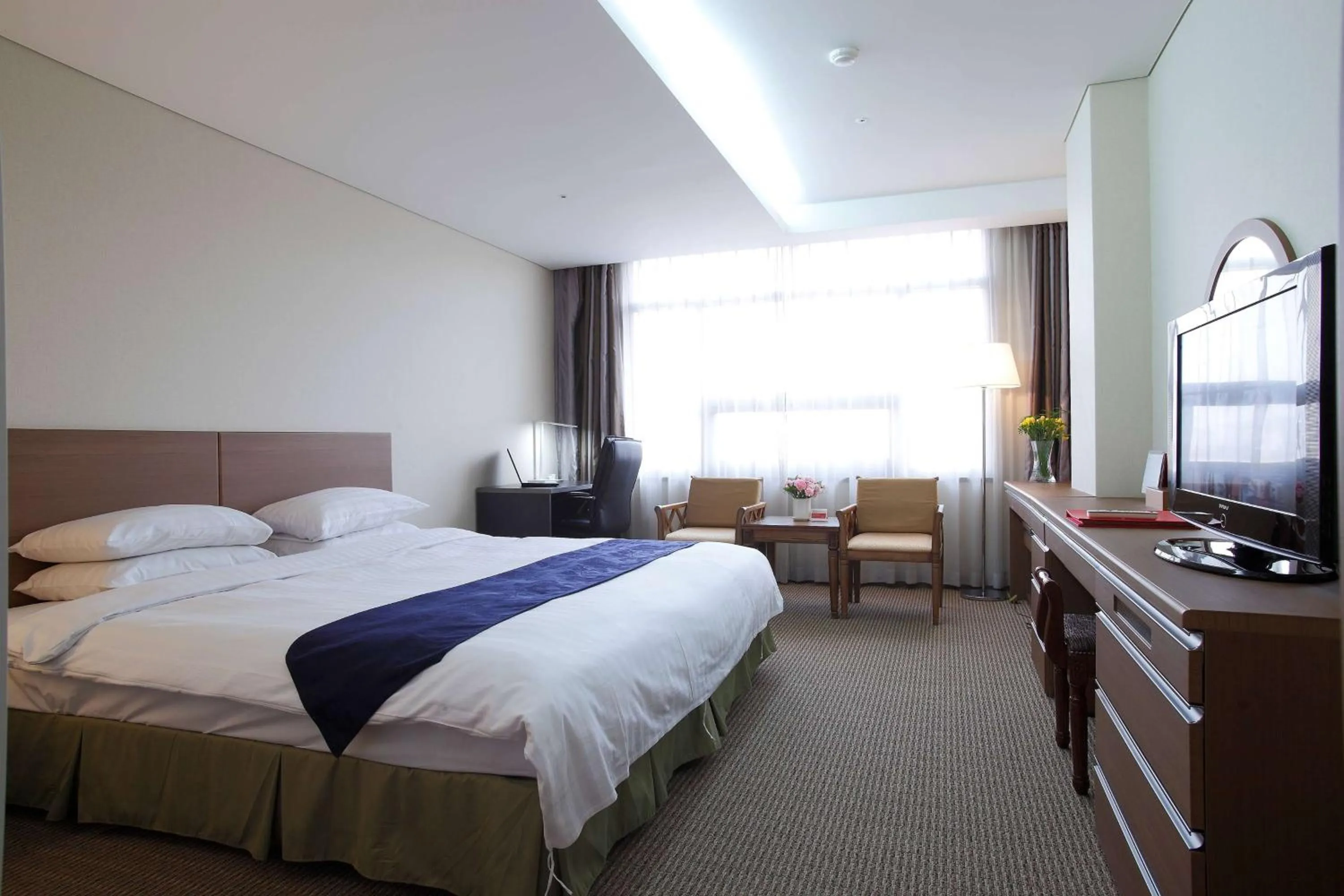 Photo of the whole room, Bed in Ramada by Wyndham Dongtan