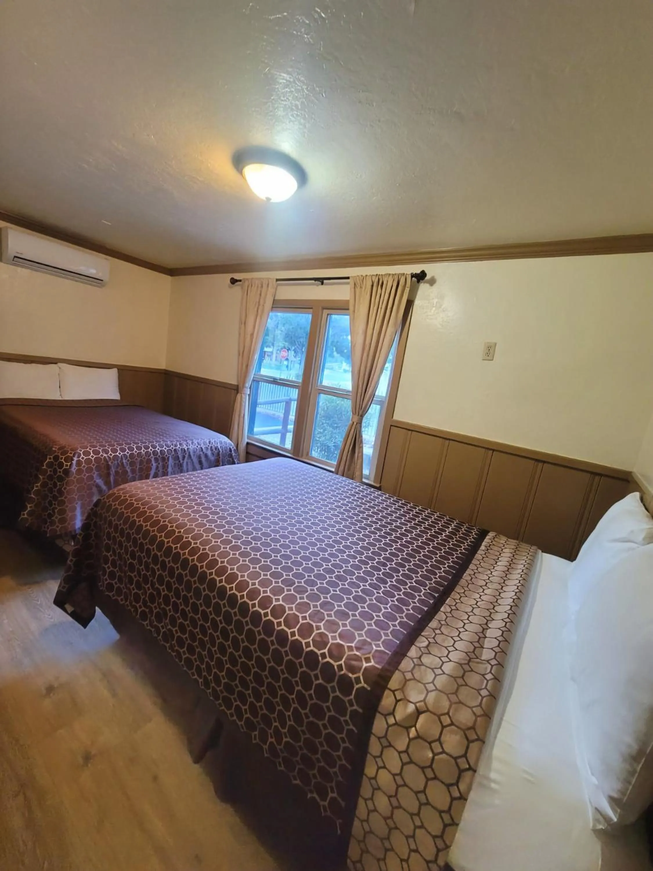 Bed in Kernville Inn