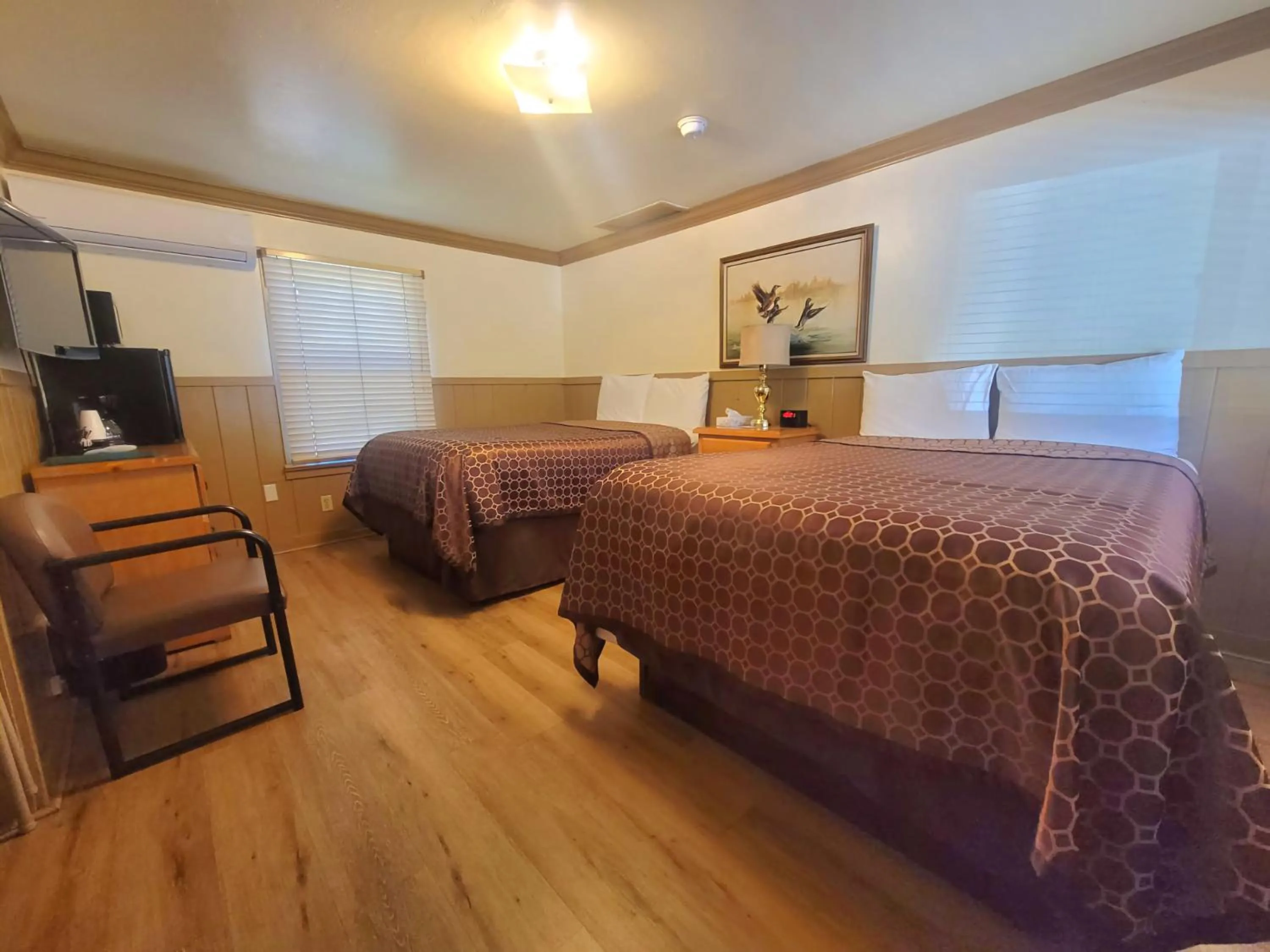 Bed in Kernville Inn