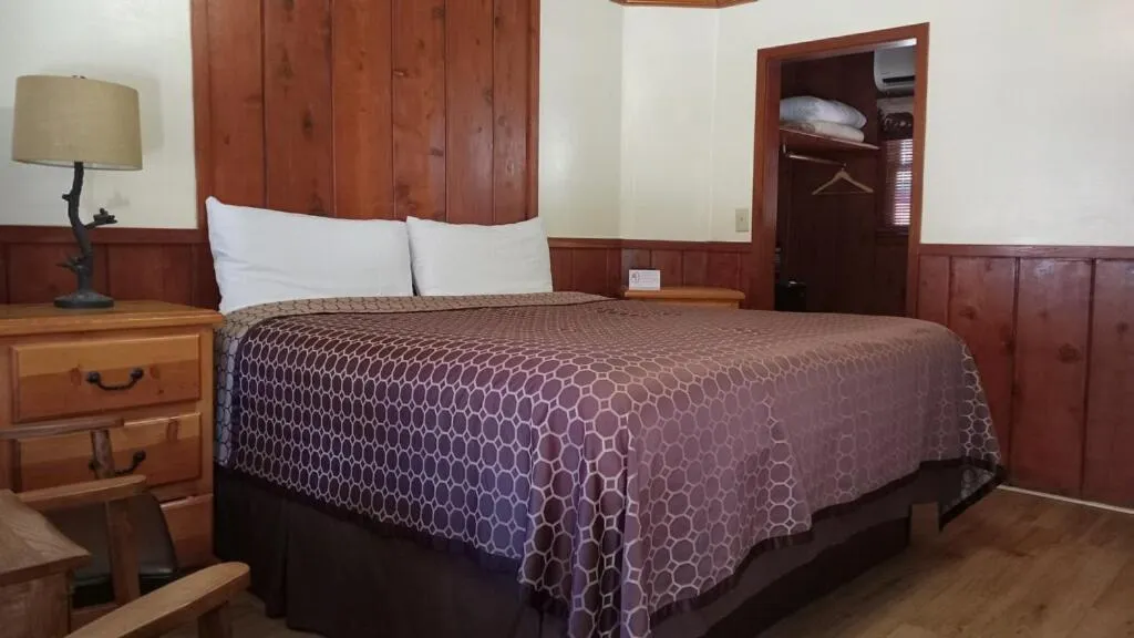 Bed in Kernville Inn