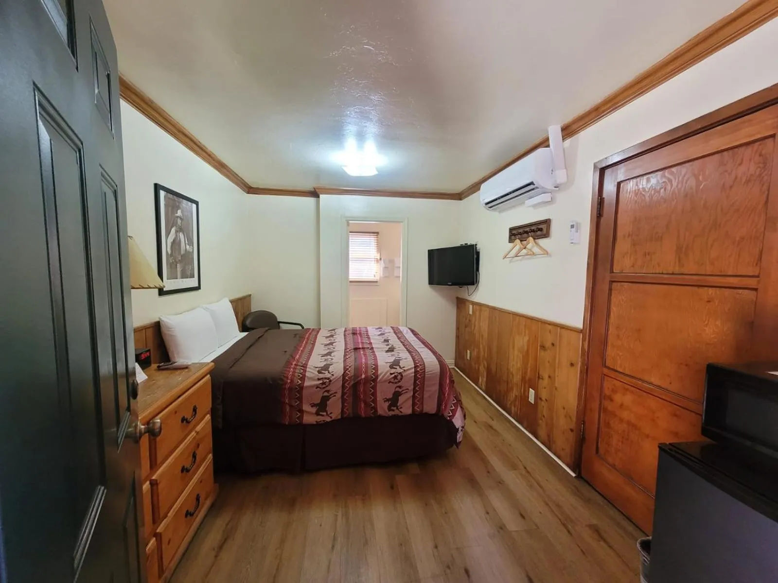 Bed in Kernville Inn