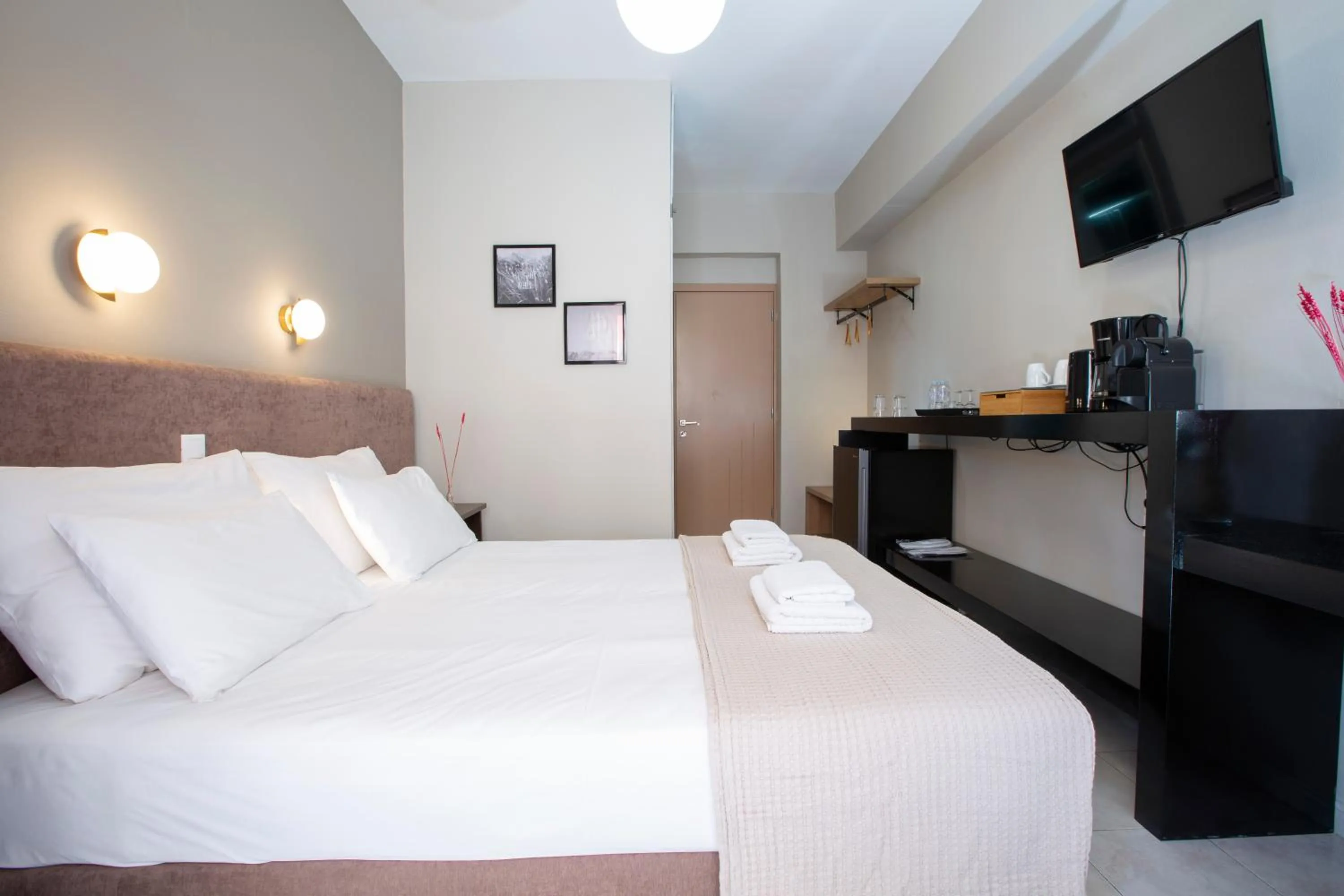 Bed in Athina résidence