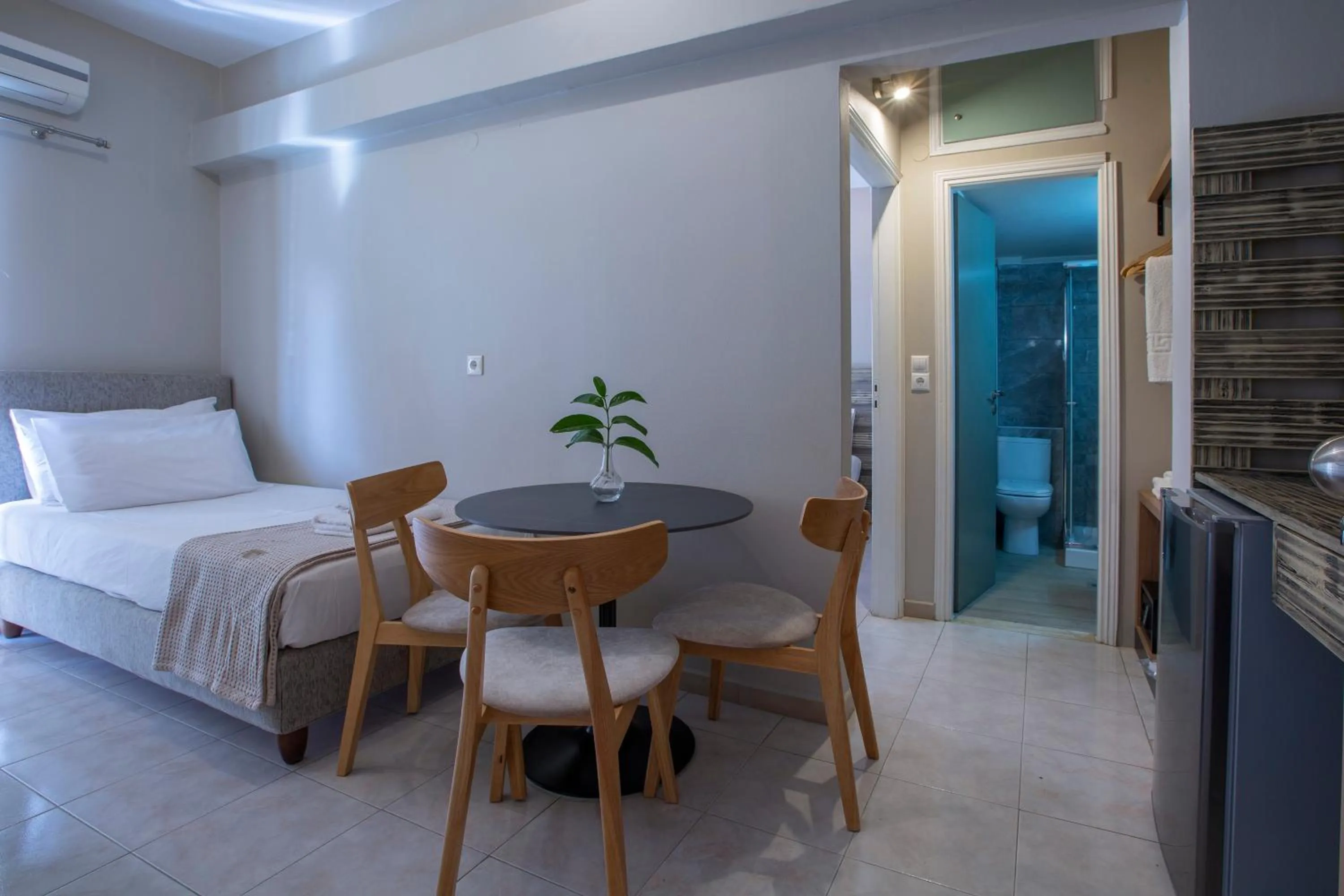 Bed in Athina résidence