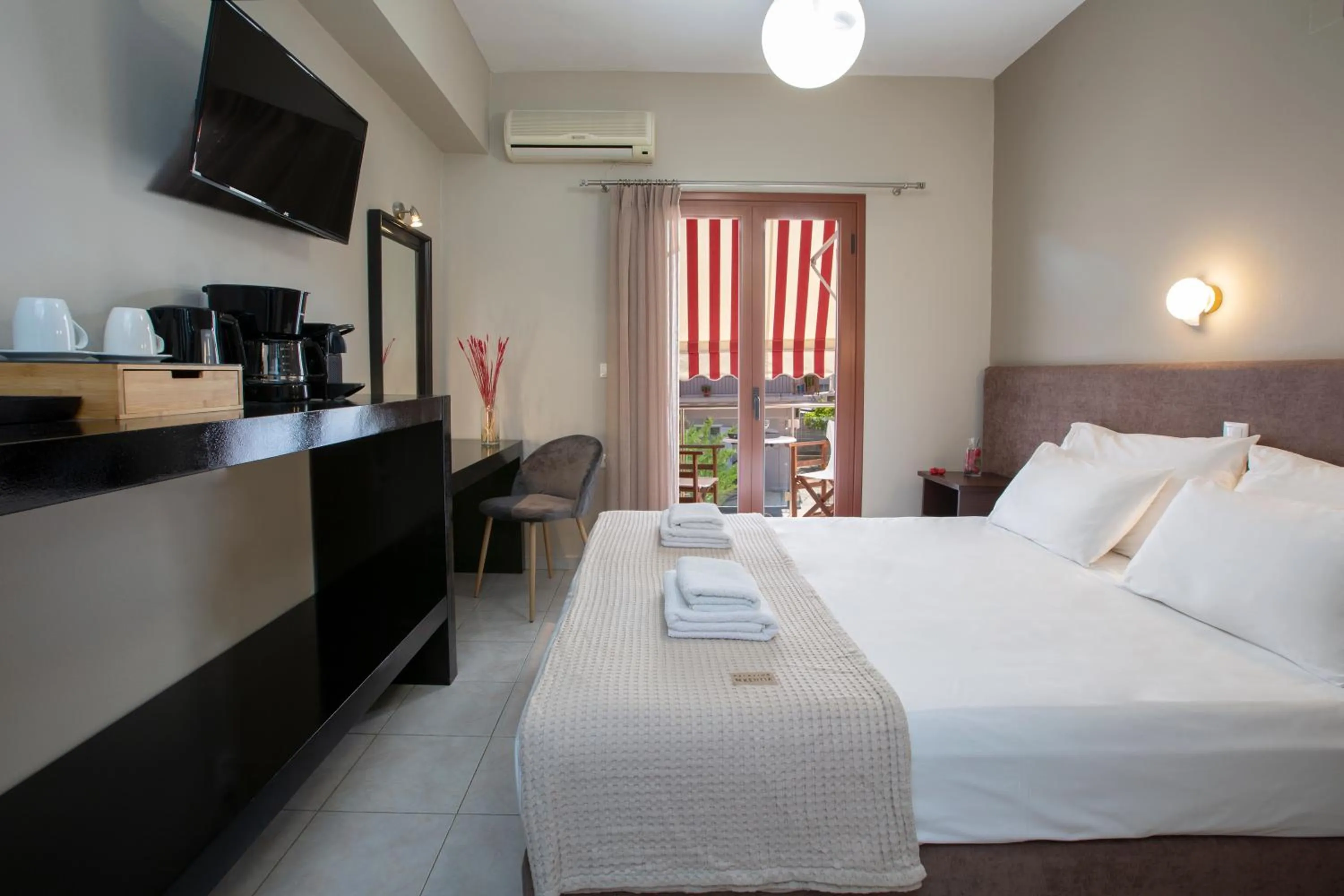 Bed in Athina résidence