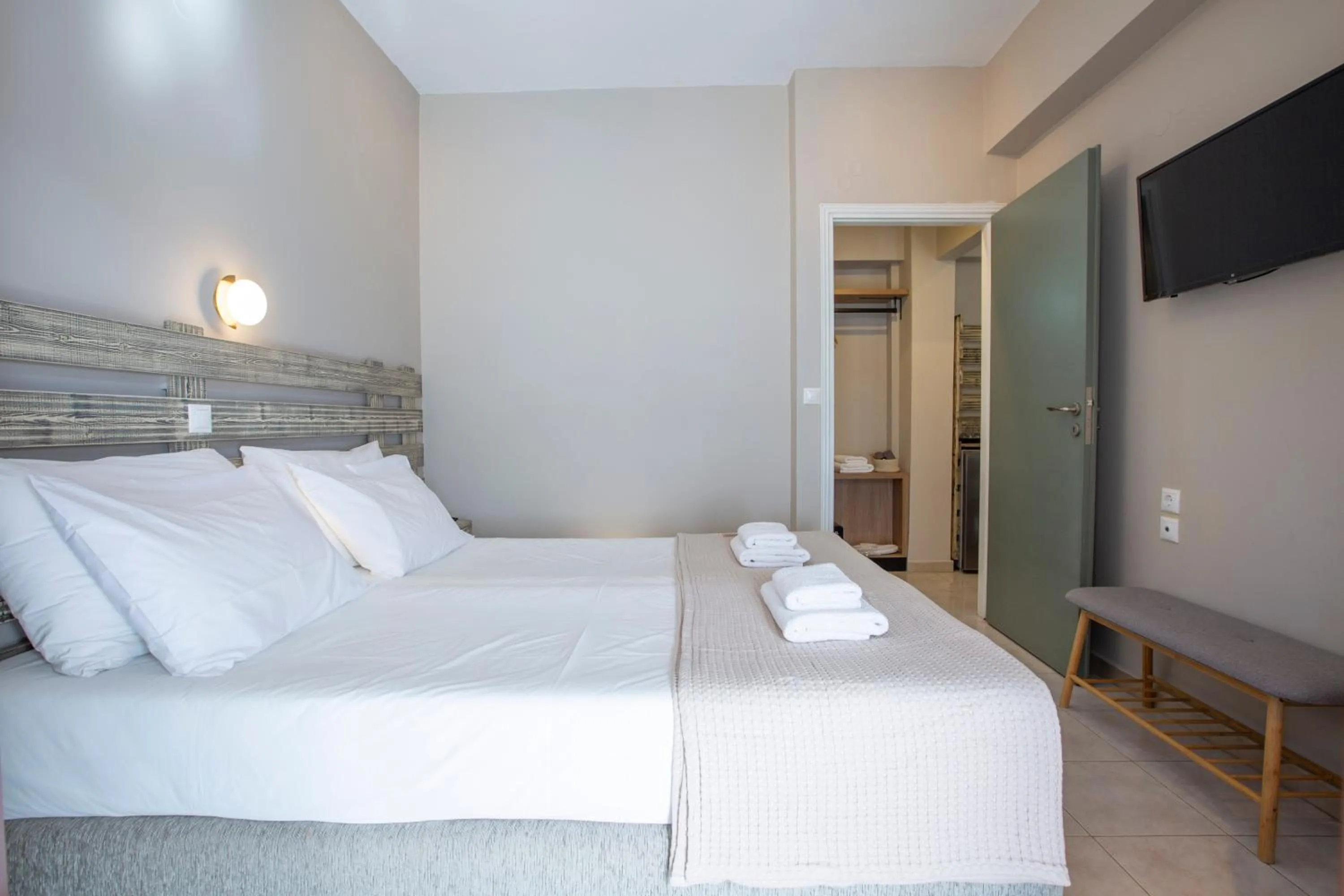 Bed in Athina résidence