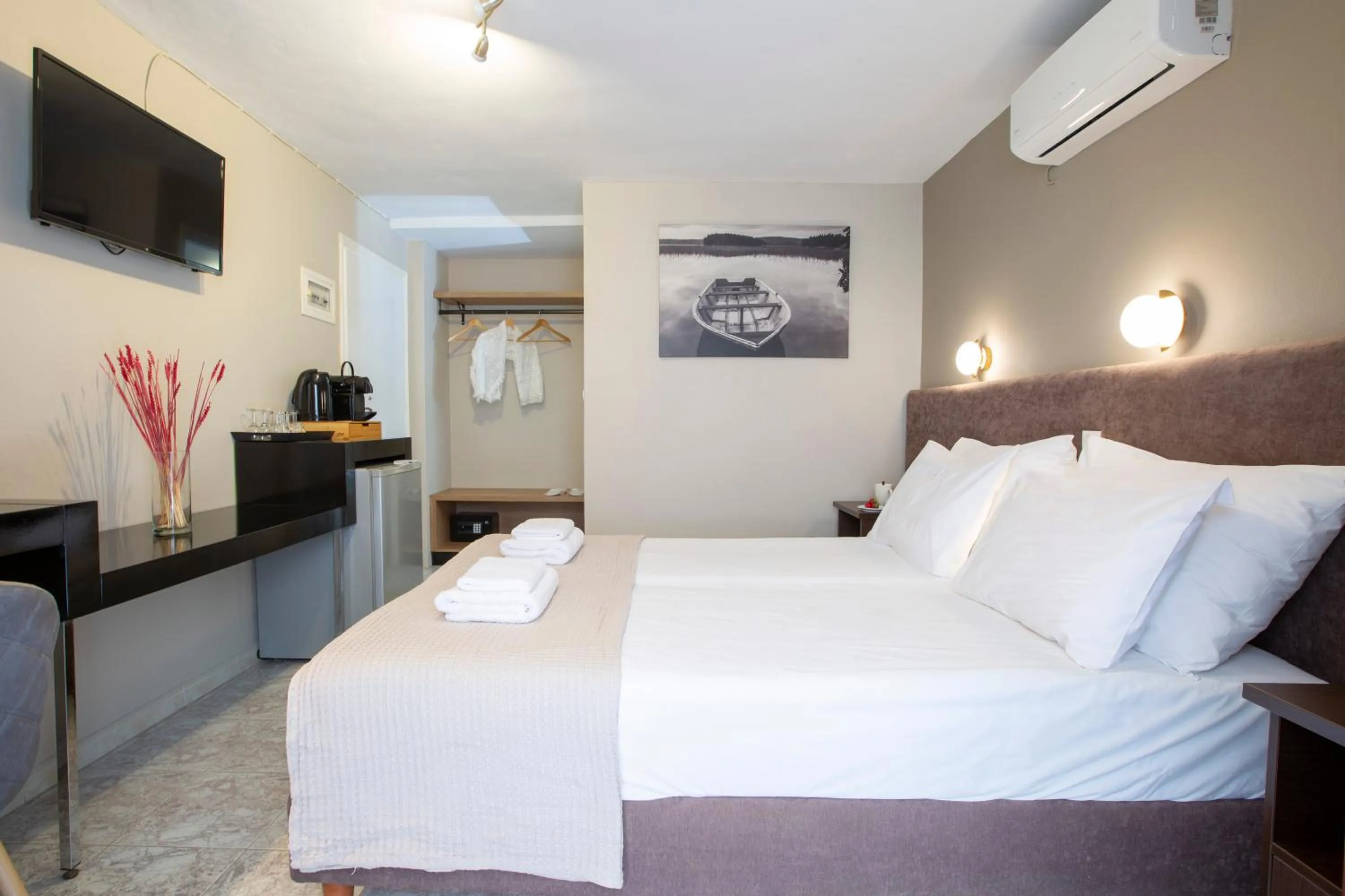 Bed in Athina résidence