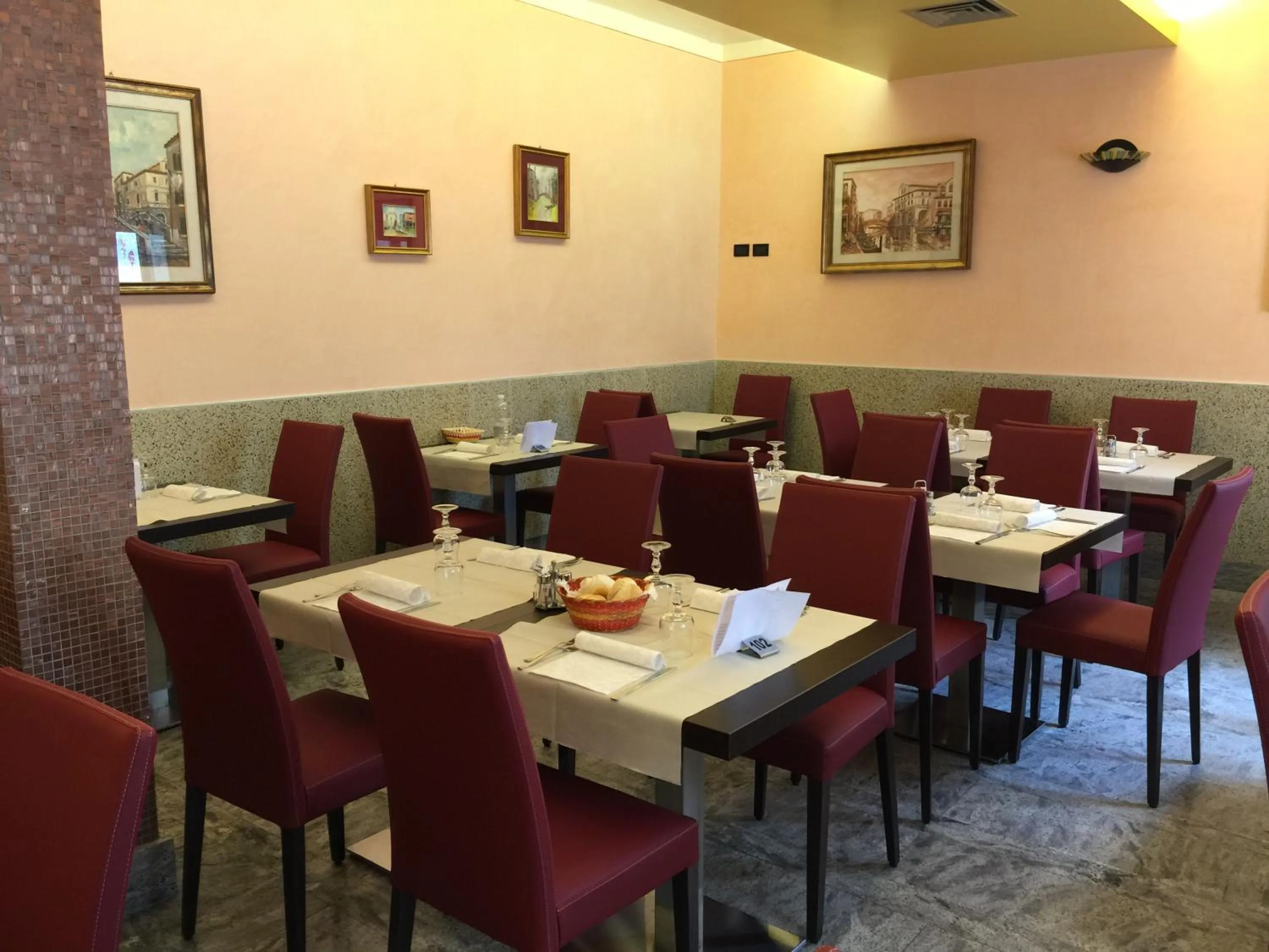 Restaurant/places to eat in Hotel Ragno D'Oro
