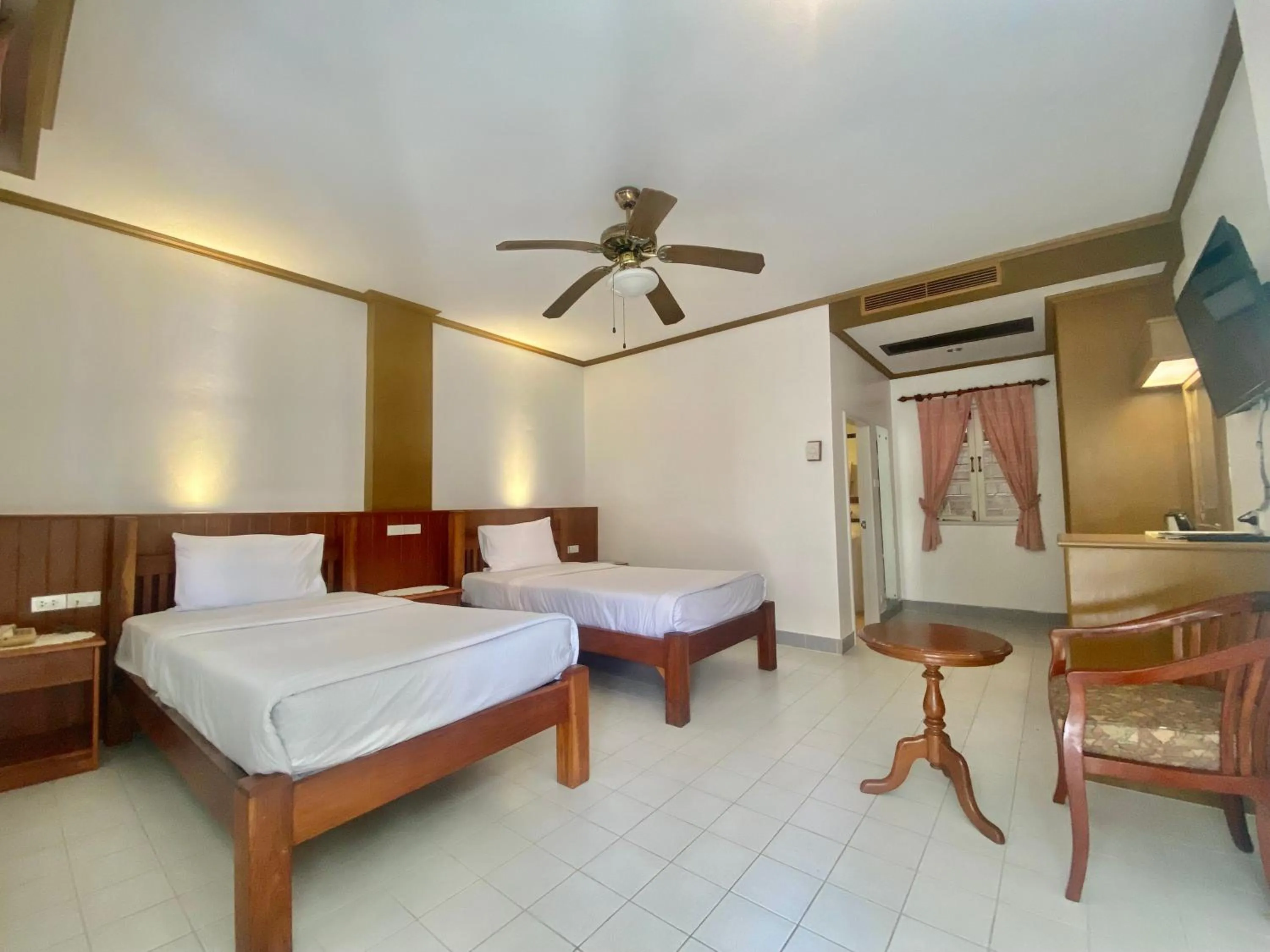 Guests, Bed in Patong Palace Hotel - SHA Extra Plus