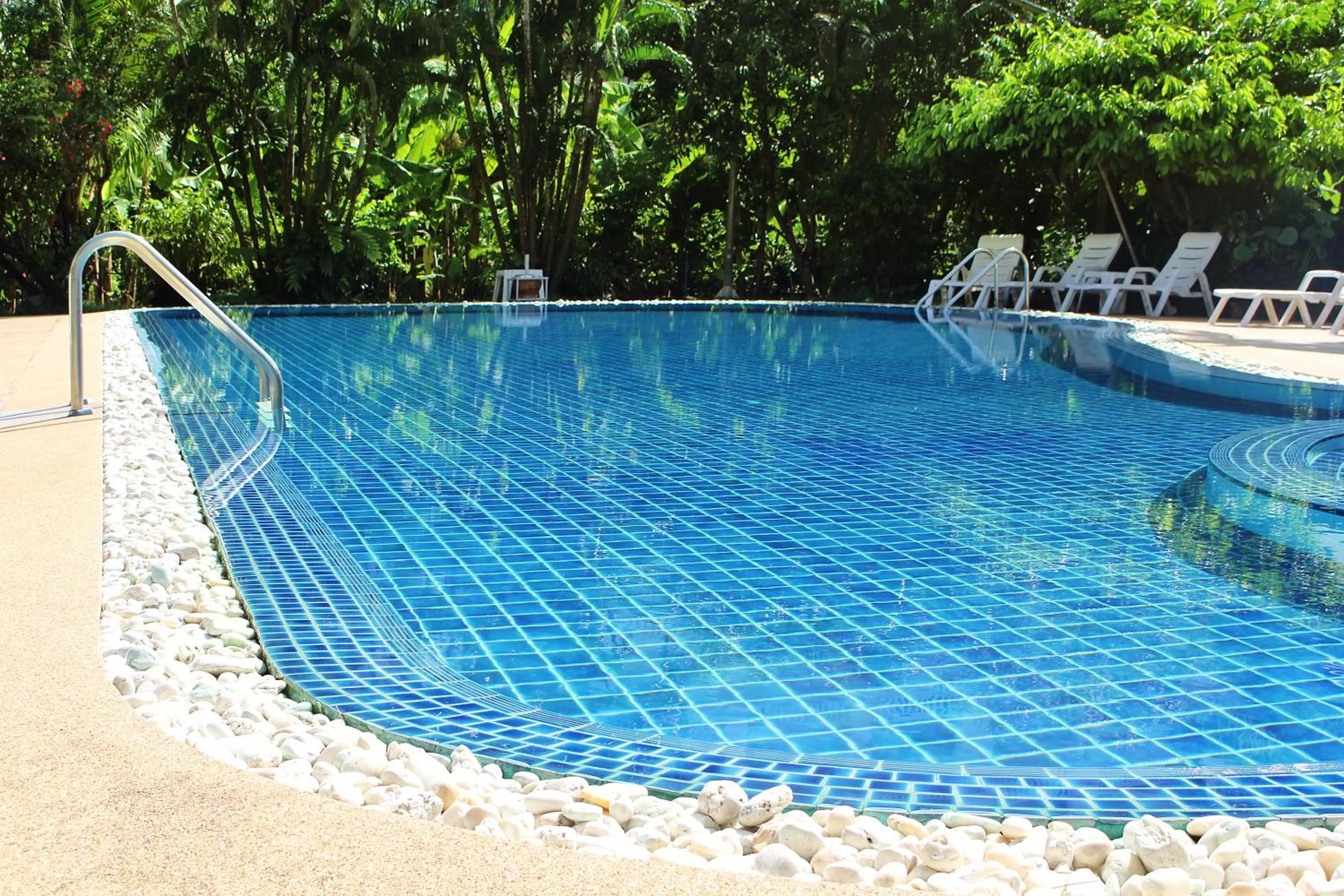 Swimming pool in Patong Palace Hotel - SHA Extra Plus