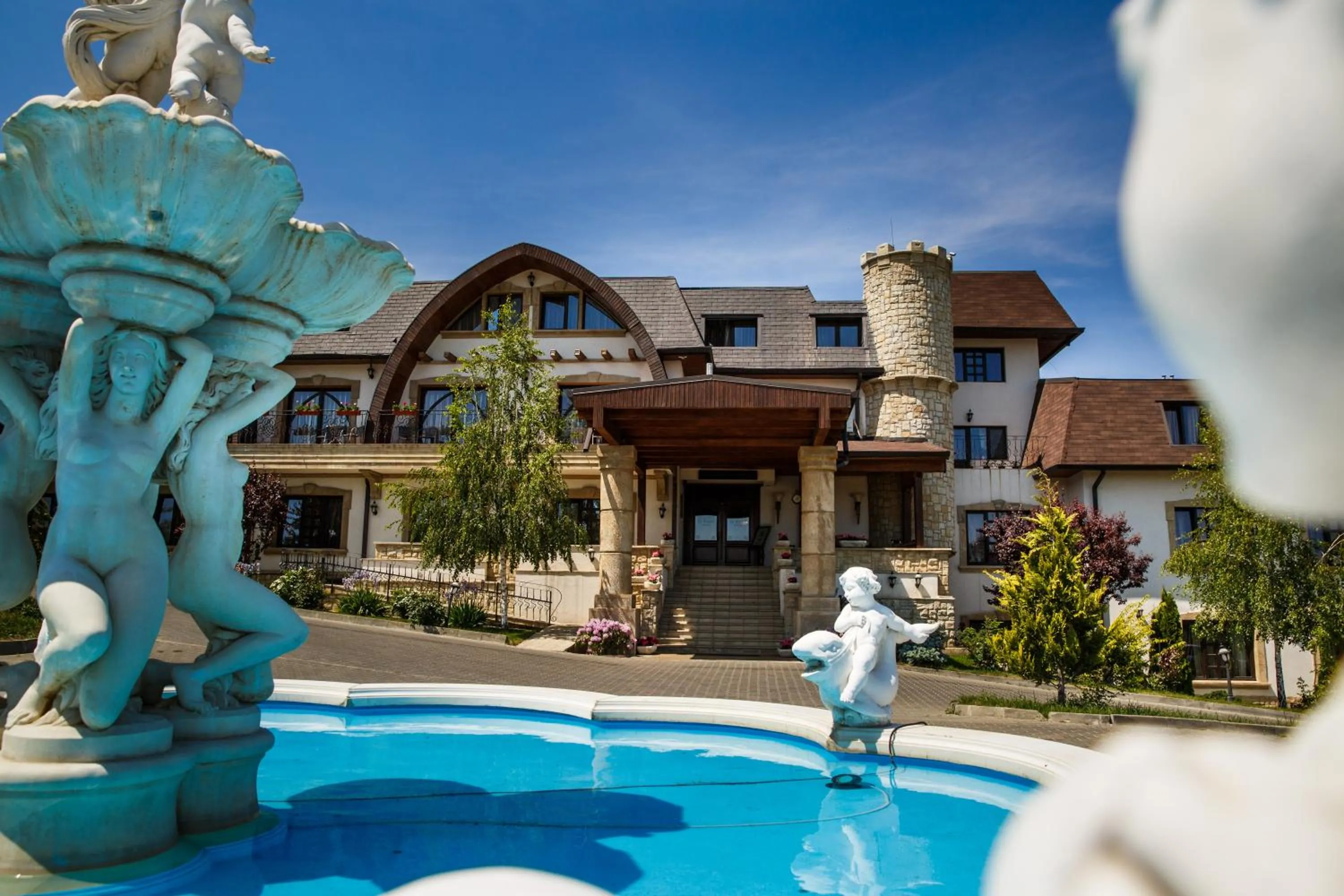 Facade/entrance in Hotel La Castel Iasi