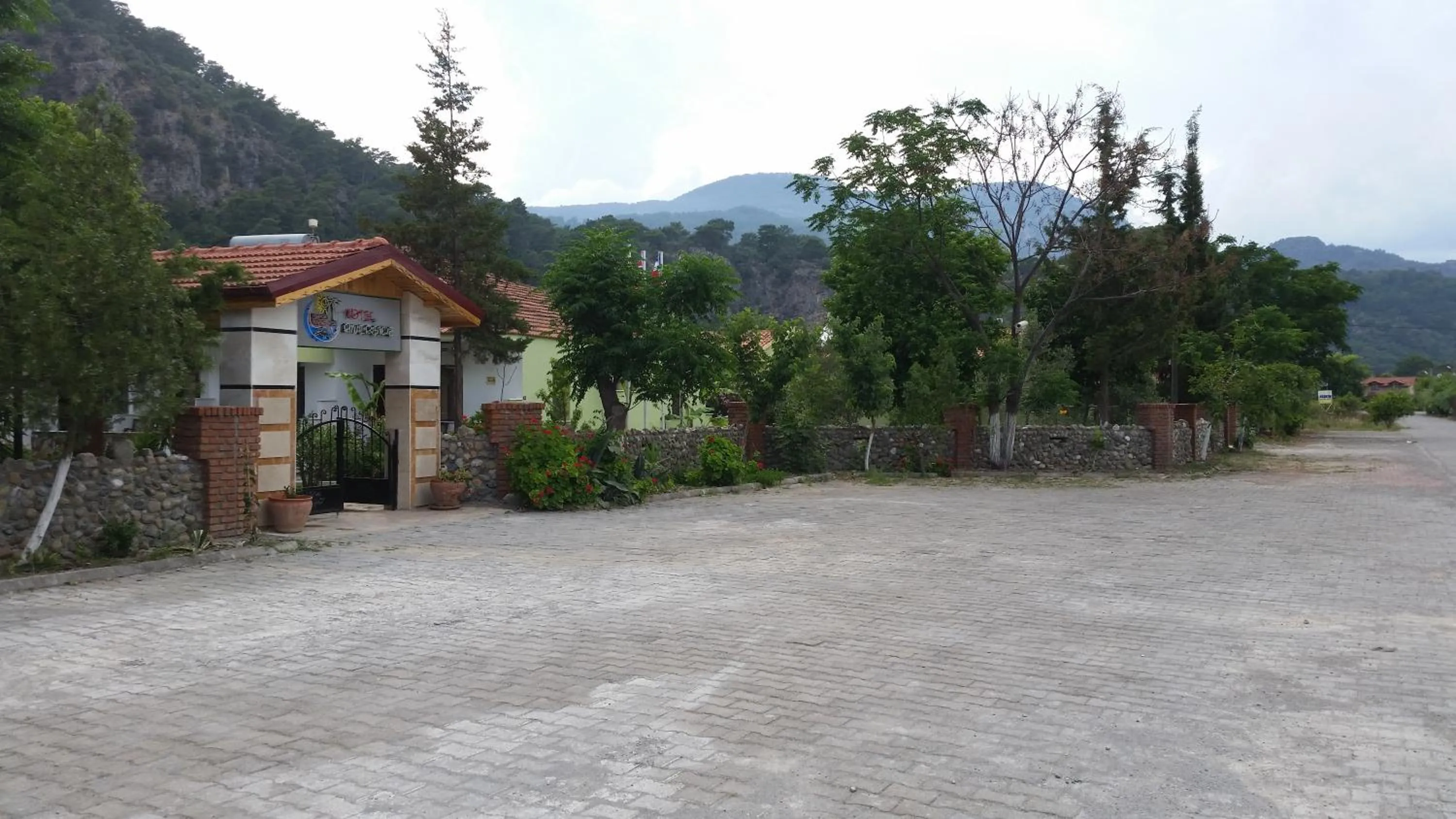 Facade/entrance in Hotel Riverside