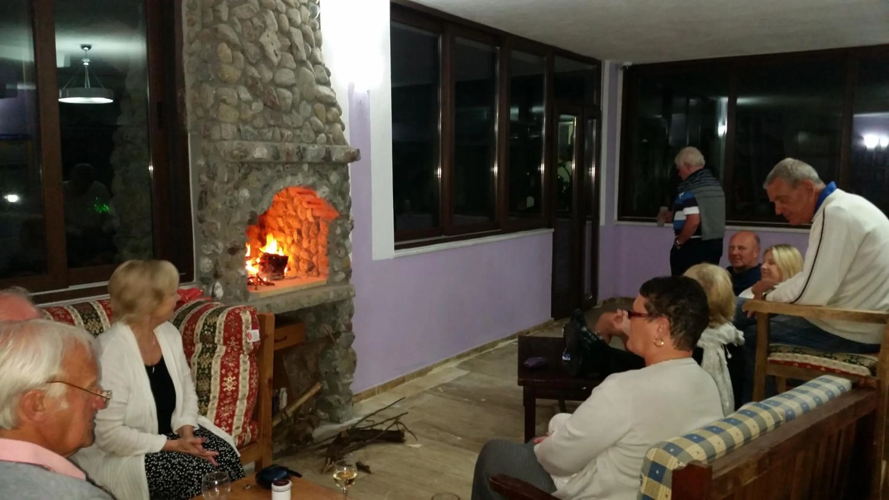 Communal lounge/ TV room in Hotel Riverside