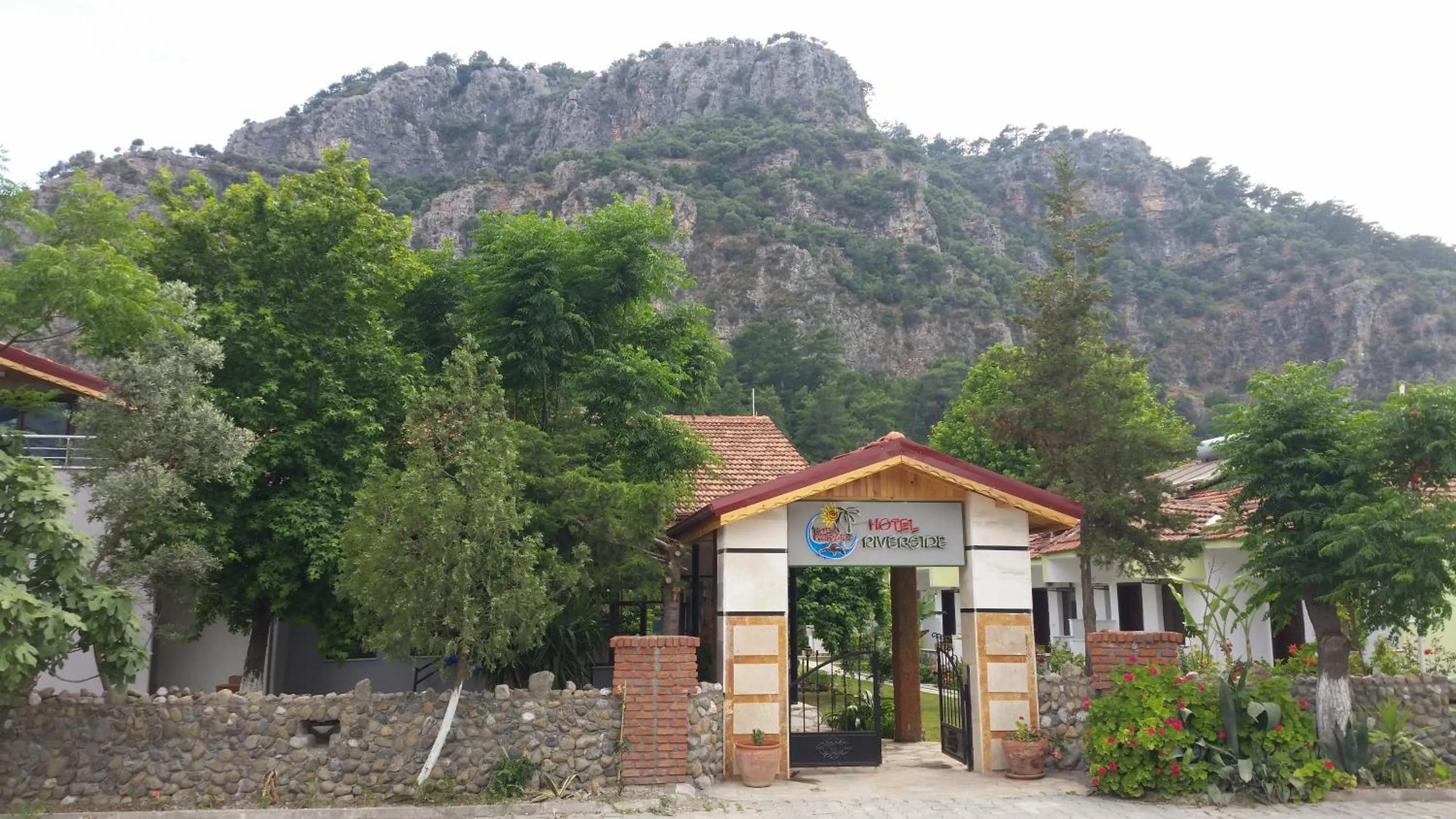 Facade/entrance in Hotel Riverside